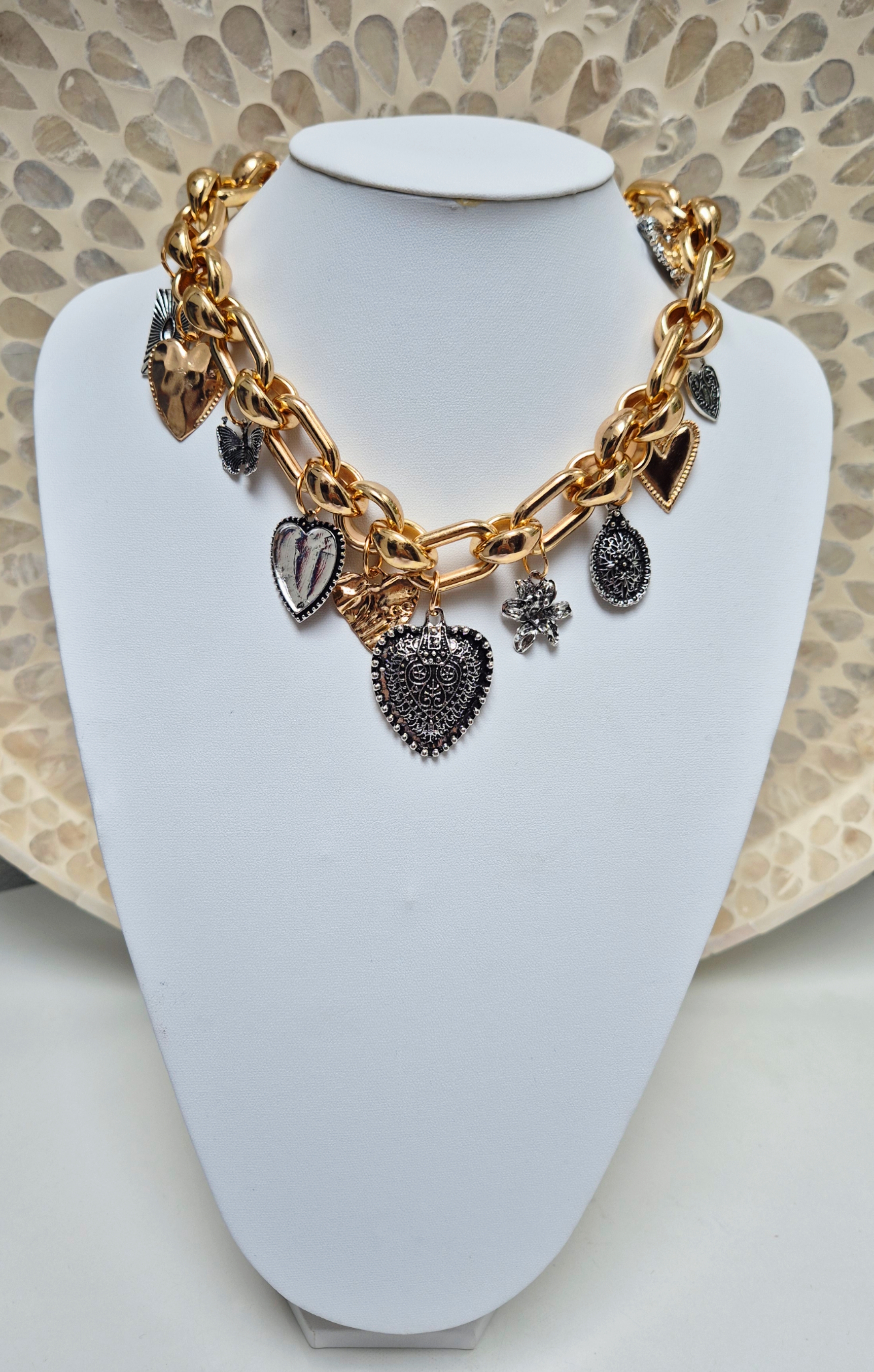 Colar de corrente com pingentes