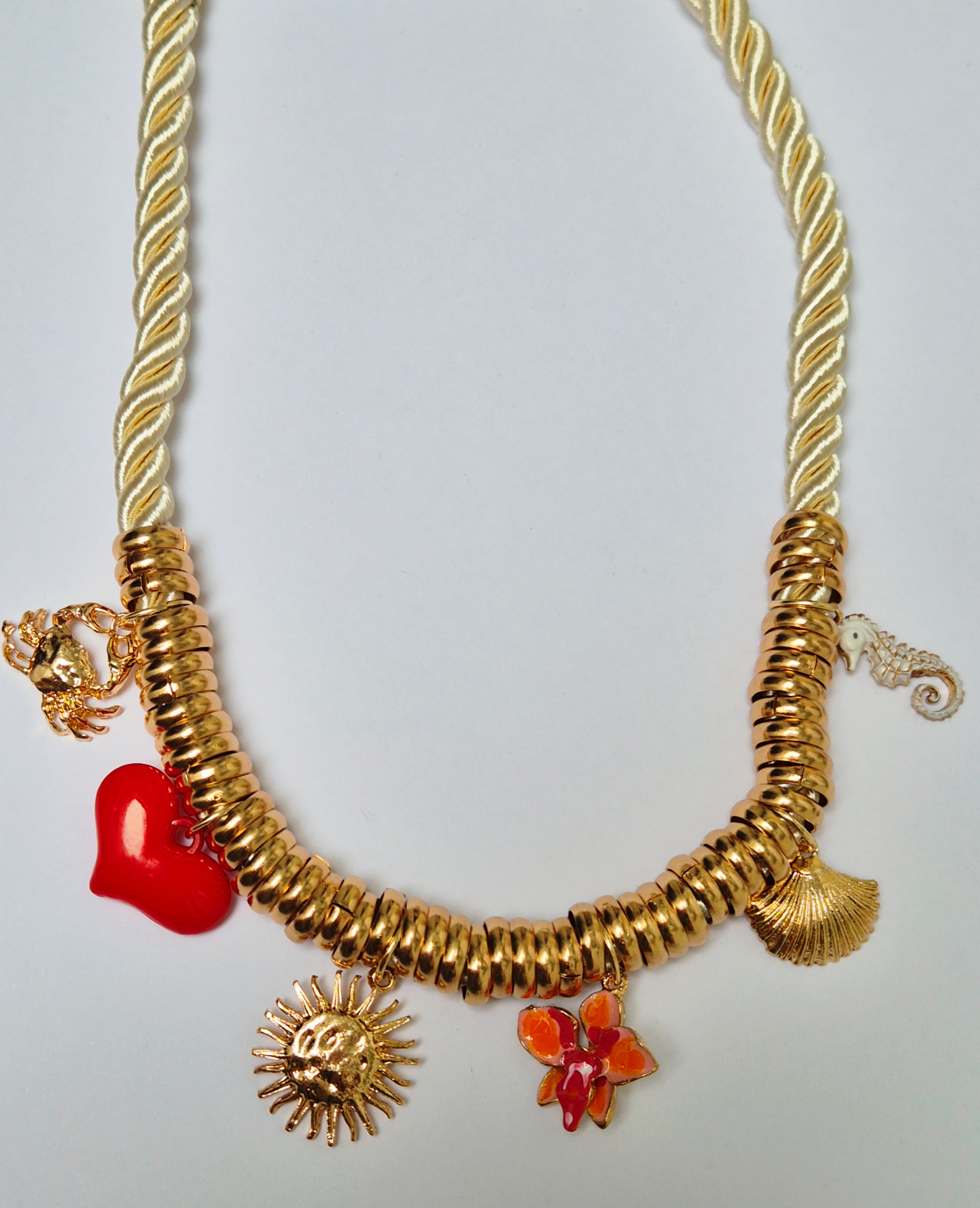 Colar de Charms Dourados