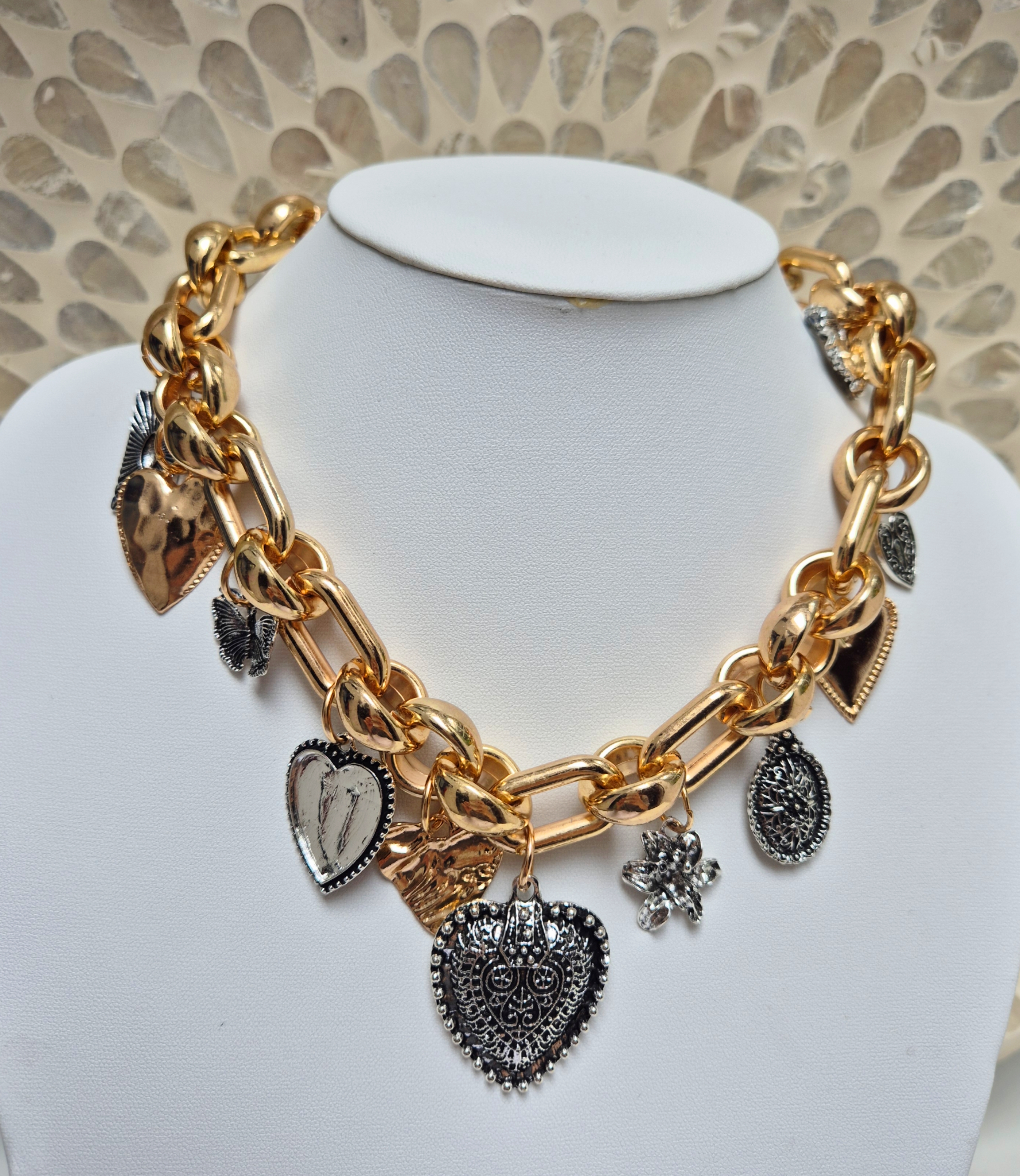 Colar de corrente com pingentes