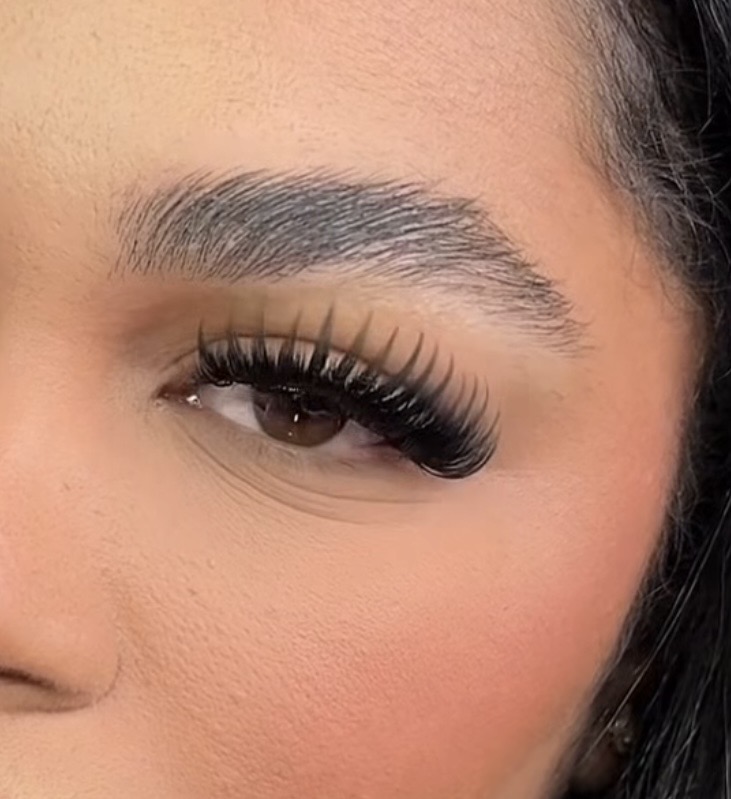 The Pretty Wild Set. (Deposit)