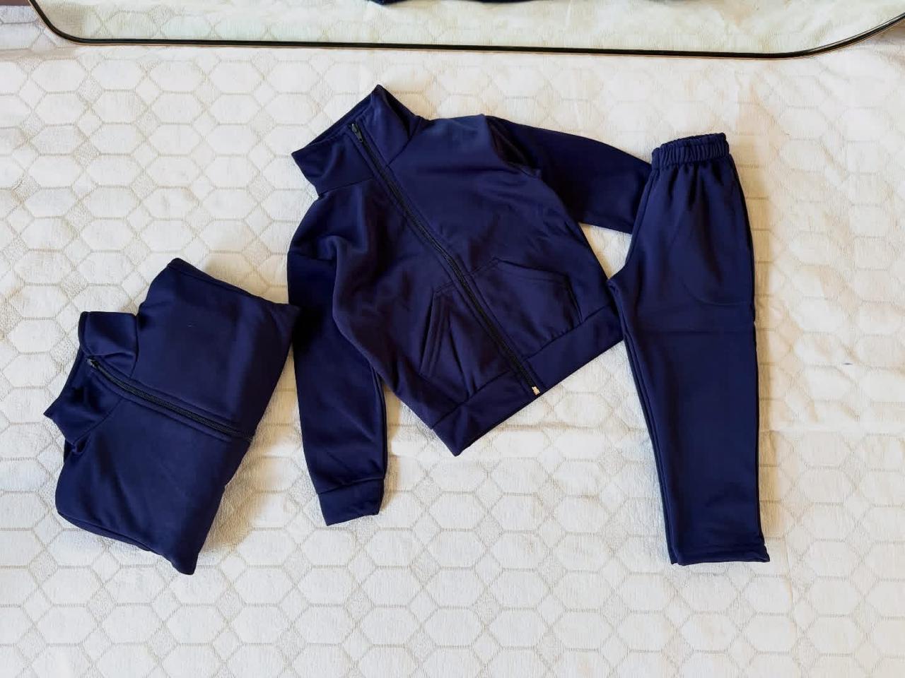 Conjunto deportivo azul