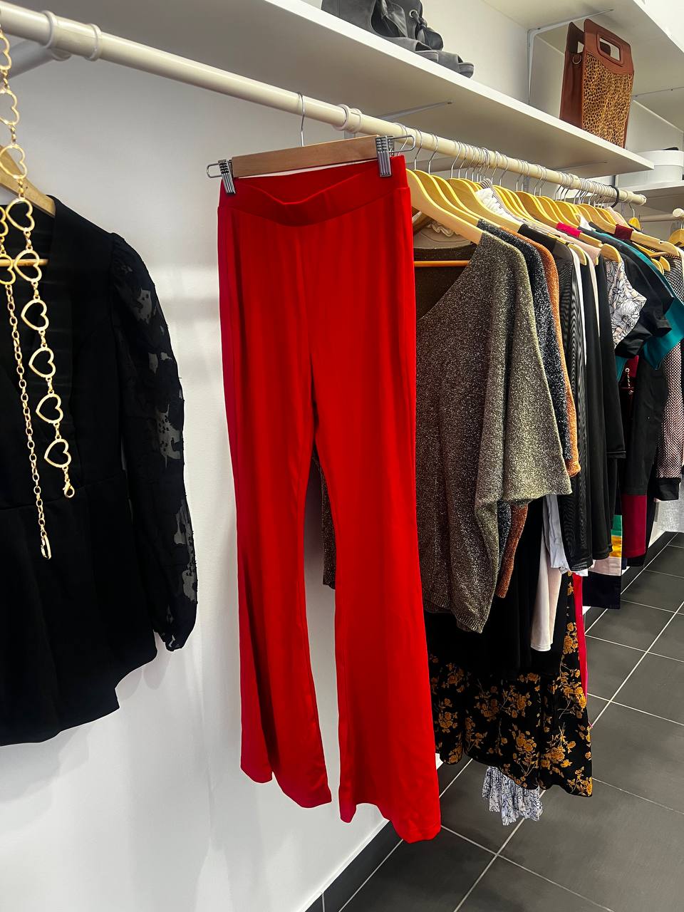 Pantalon rouge élégant