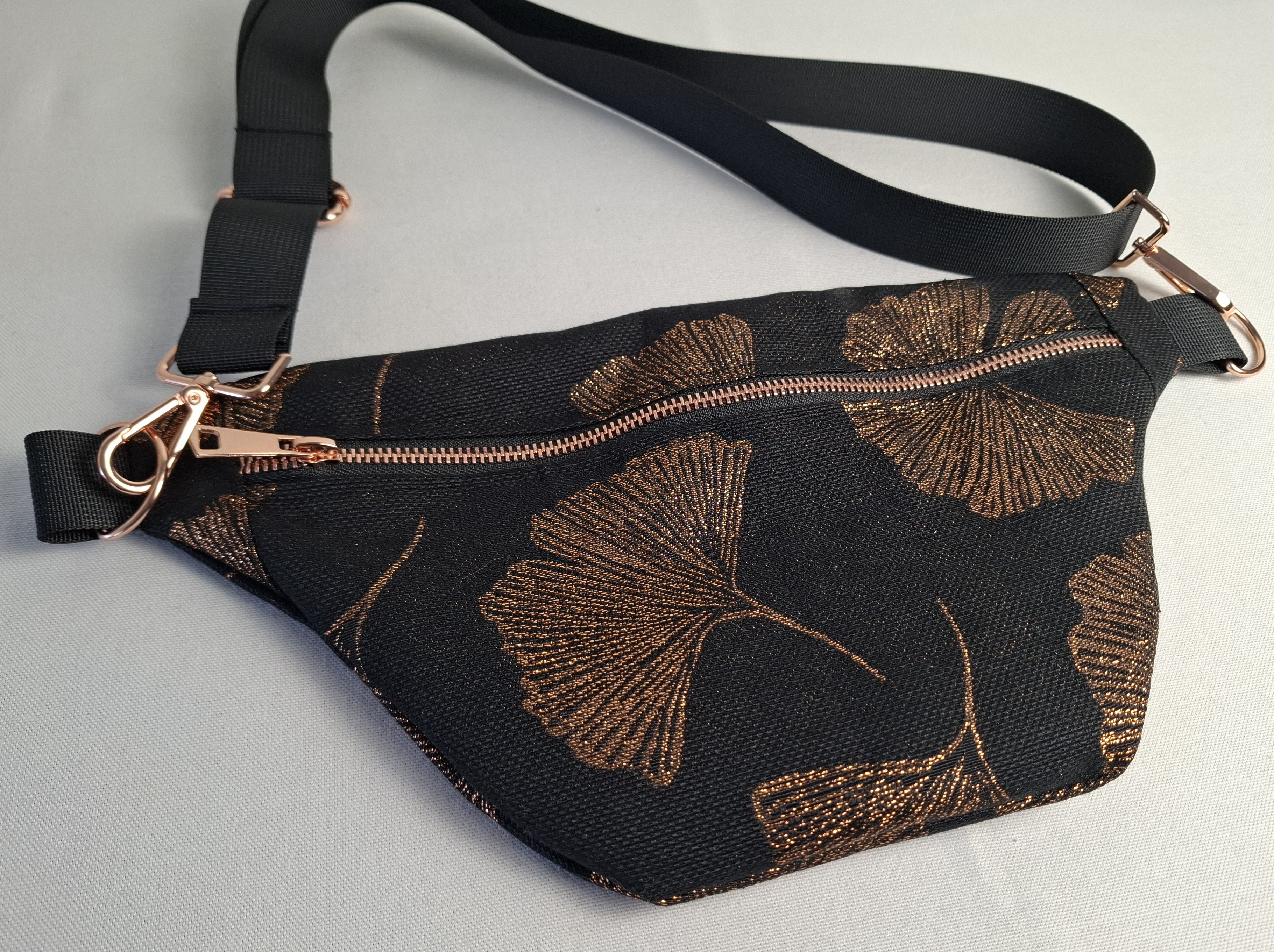Banane "noire fleurs de ginko bronze"