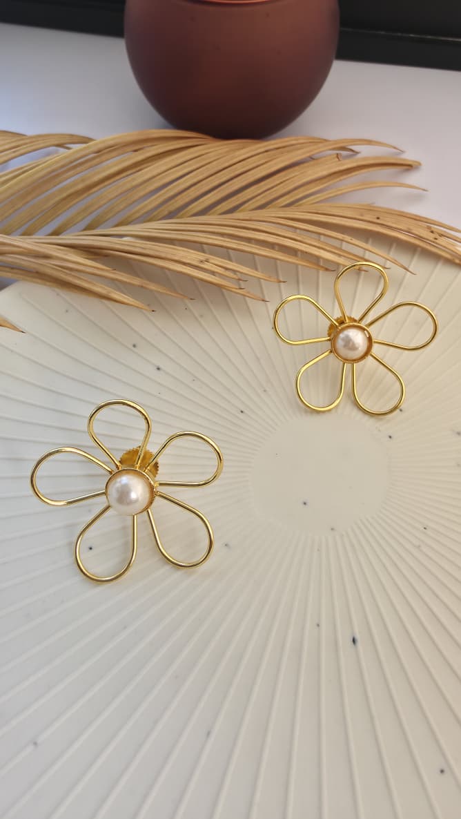 Gold Flower Pearl Earrings