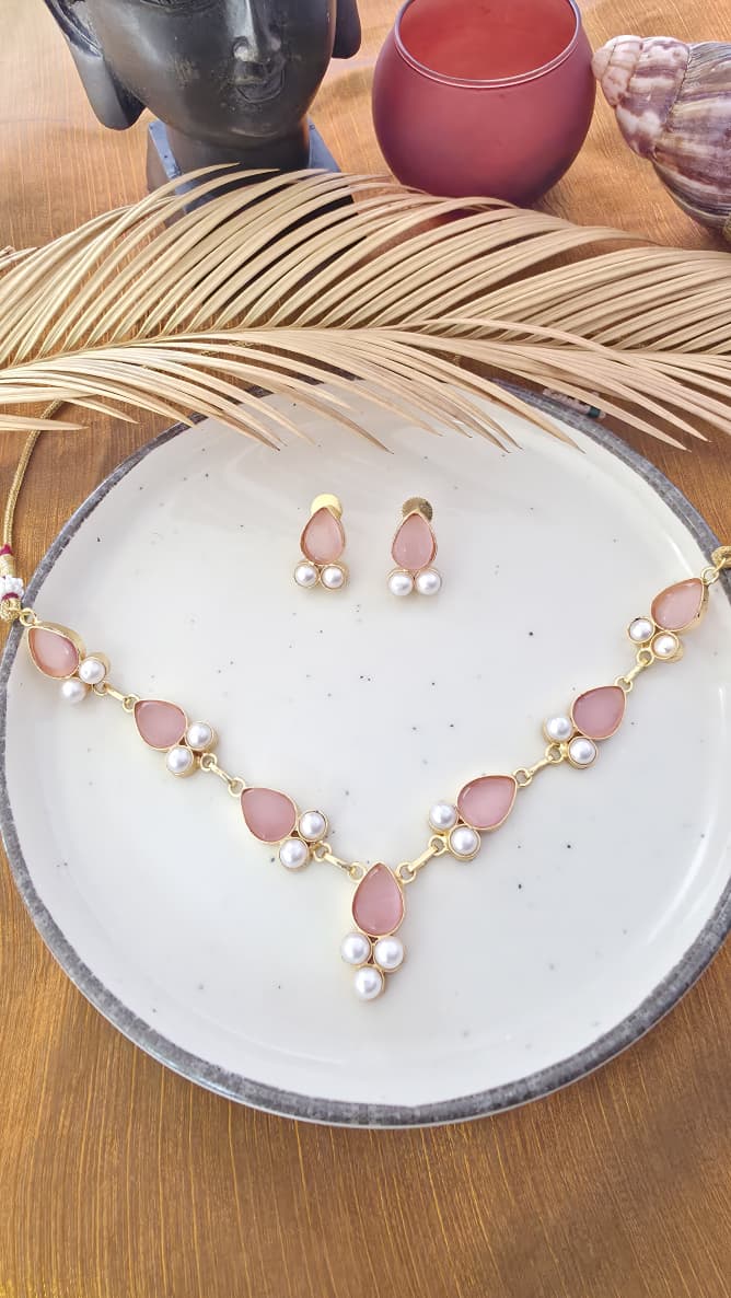 Pink Monalisa Stone & Pearl Necklace Set