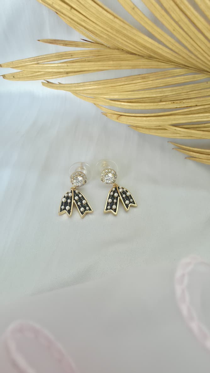 Starlight Pearl Ribbon Studs