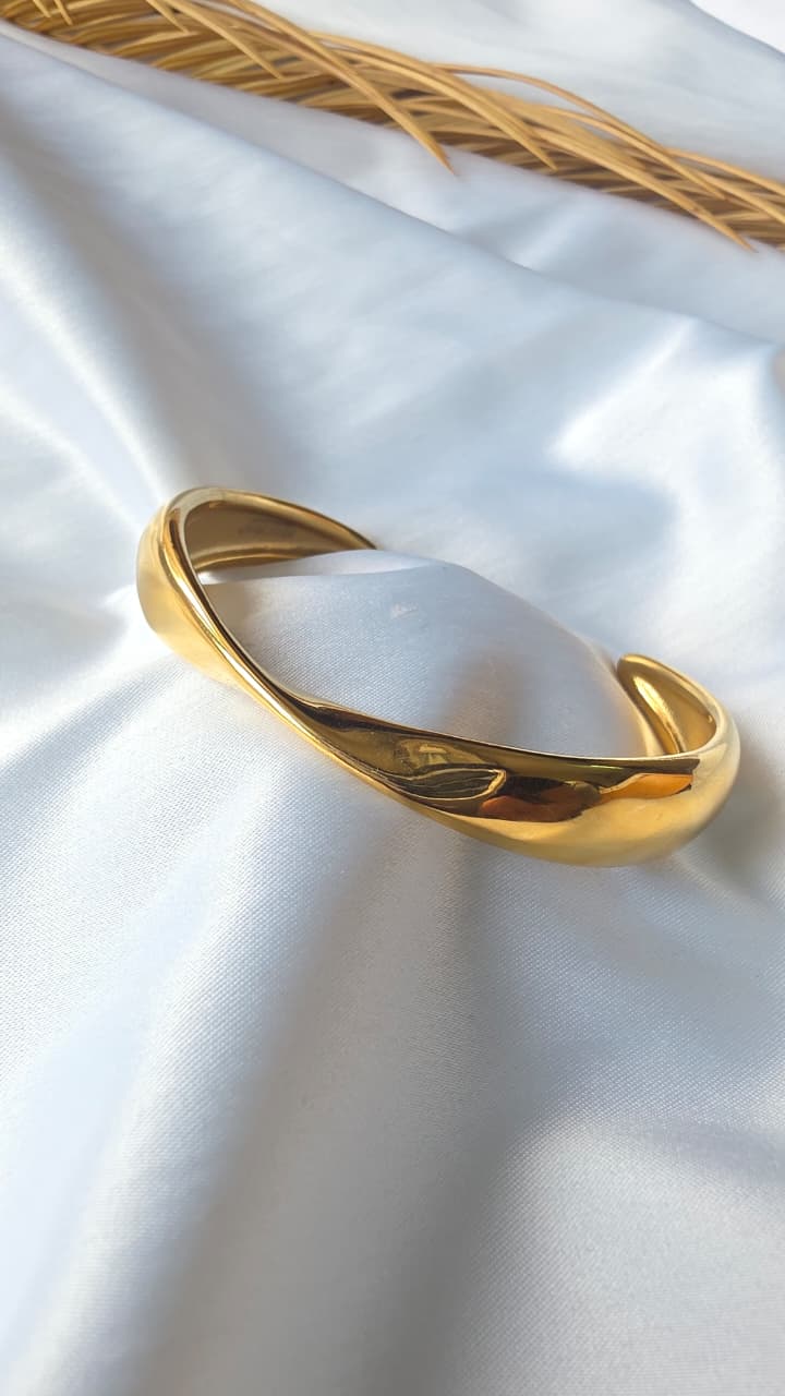 Elegant Gold Cuff Bracelet