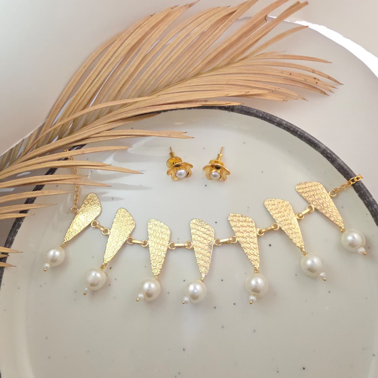 Elegant Pearl Necklace Set