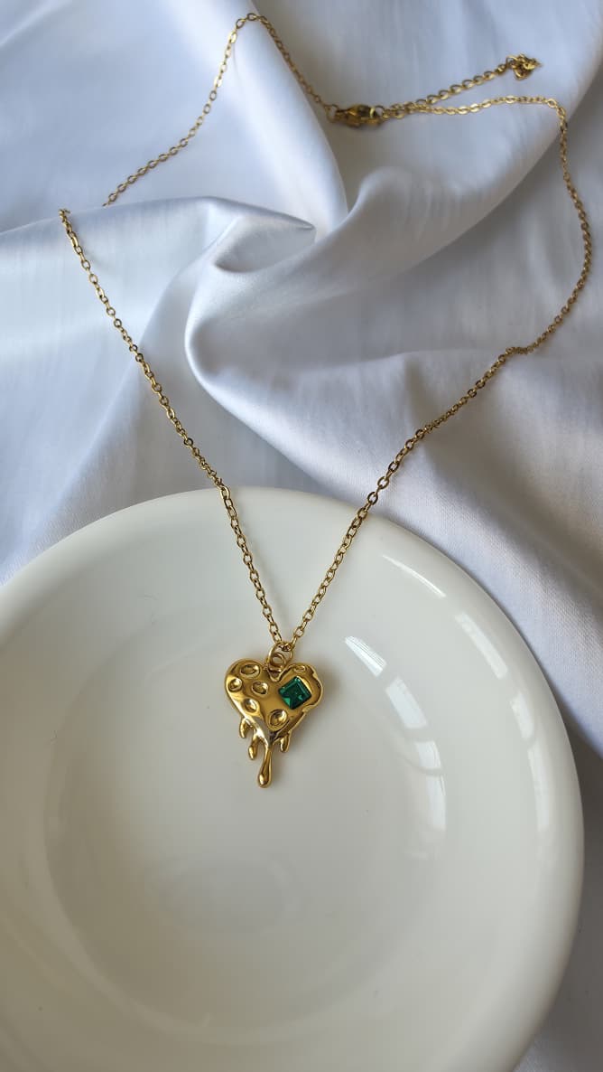 Elegant Gold Heart Pendant Necklace