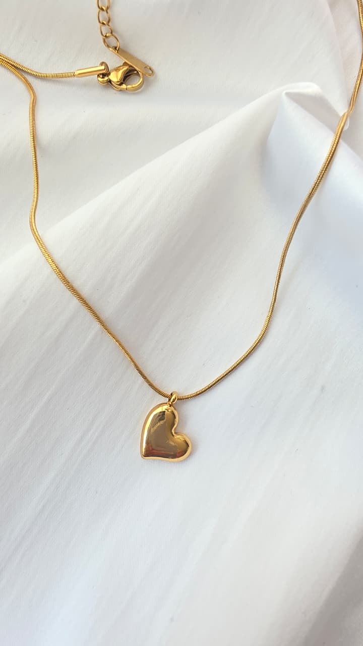 Elegant Minimalistic Heart Pendant Necklace