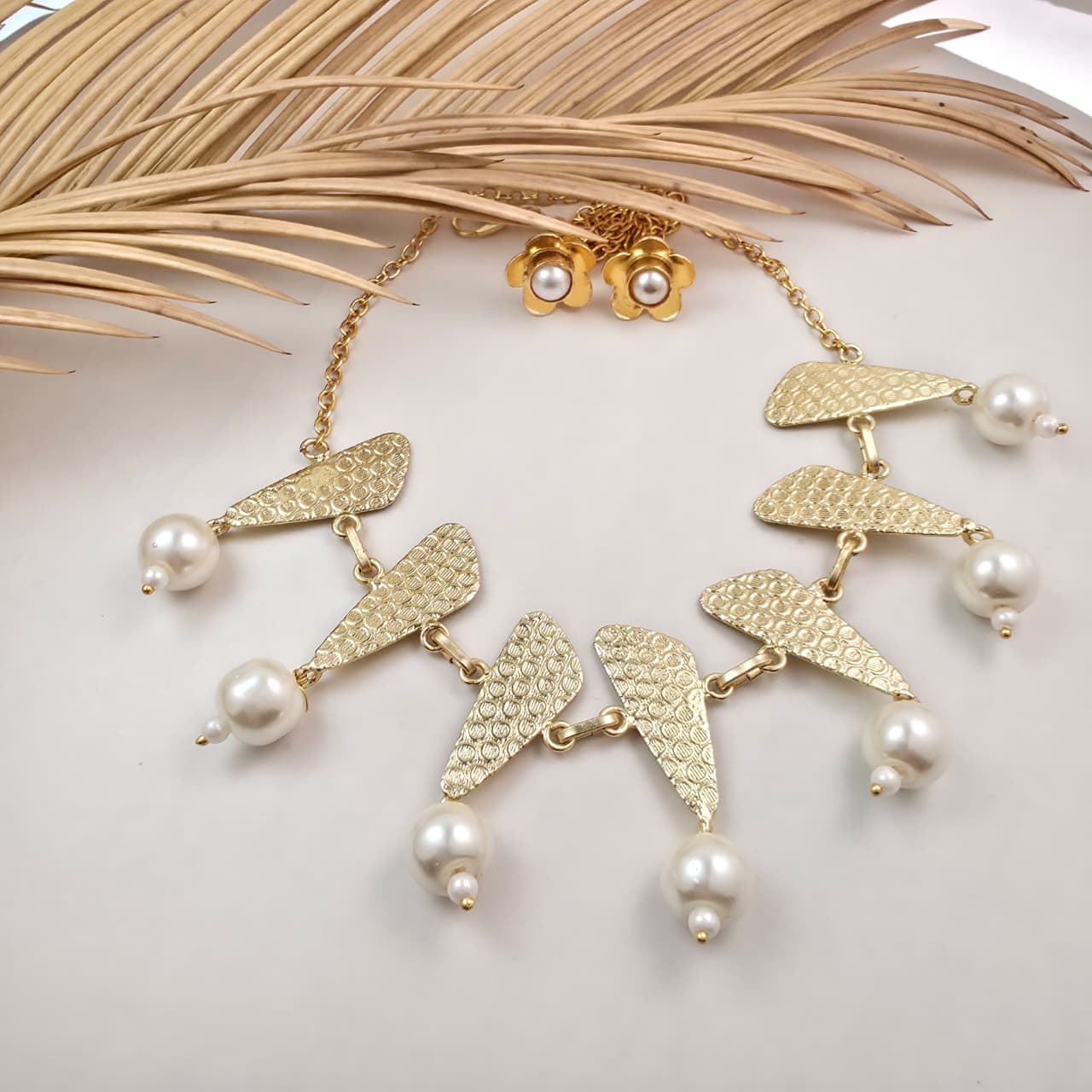 Elegant Pearl Necklace Set