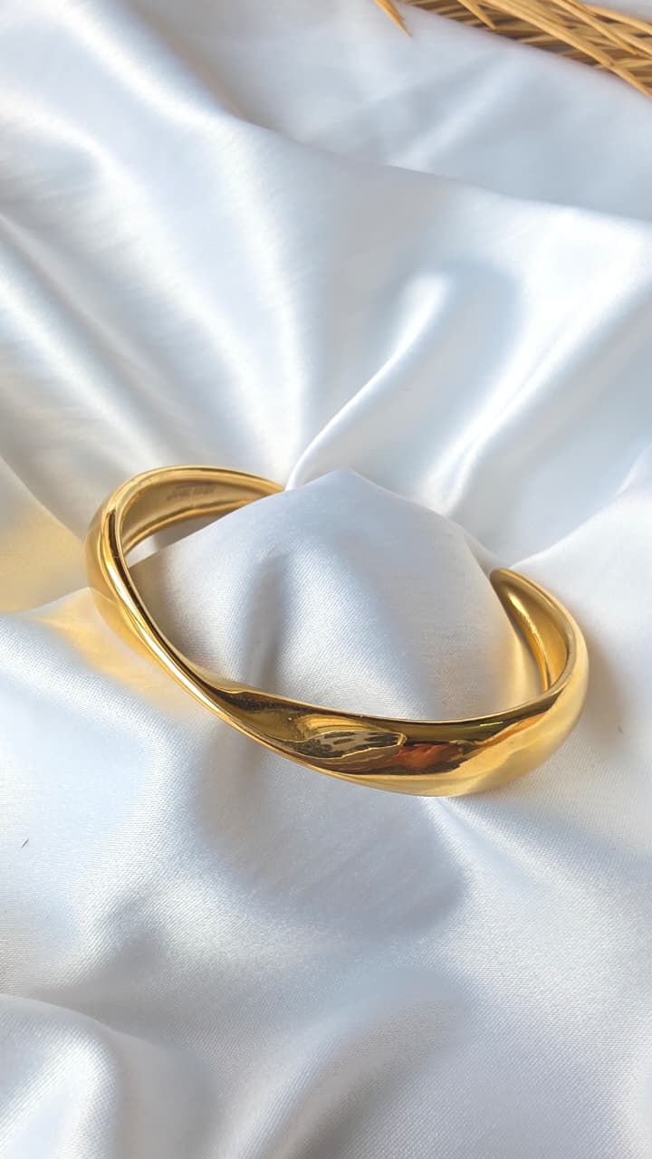 Elegant Gold Cuff Bracelet