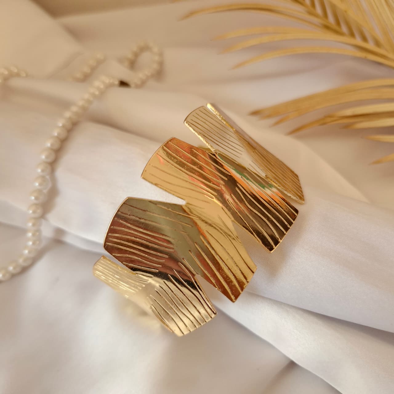 The Linear Palm Cuff