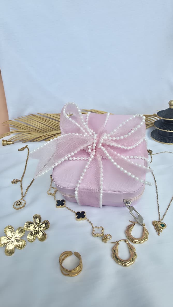 Pink Premium Hamper Box (7 items with free jewelry organizer