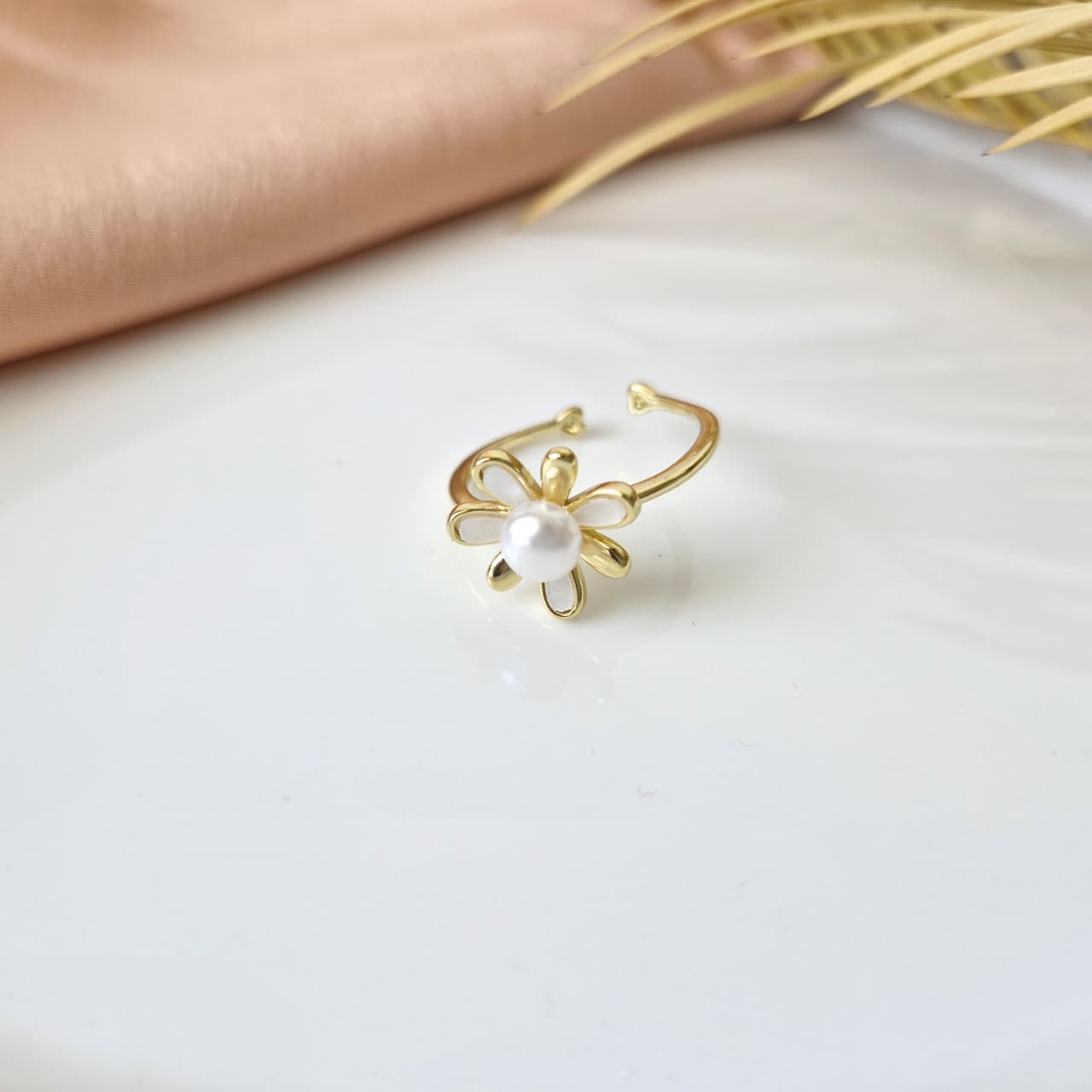Gold Daisy Pearl Ring