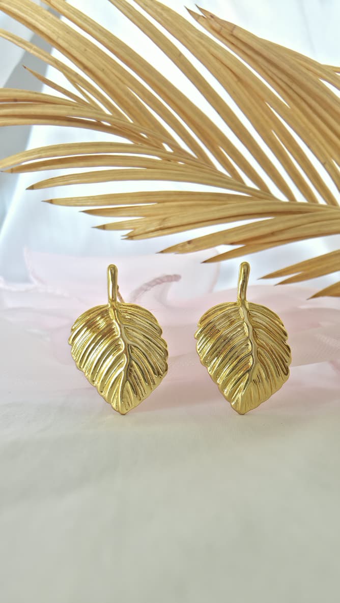 Golden Vein Studs