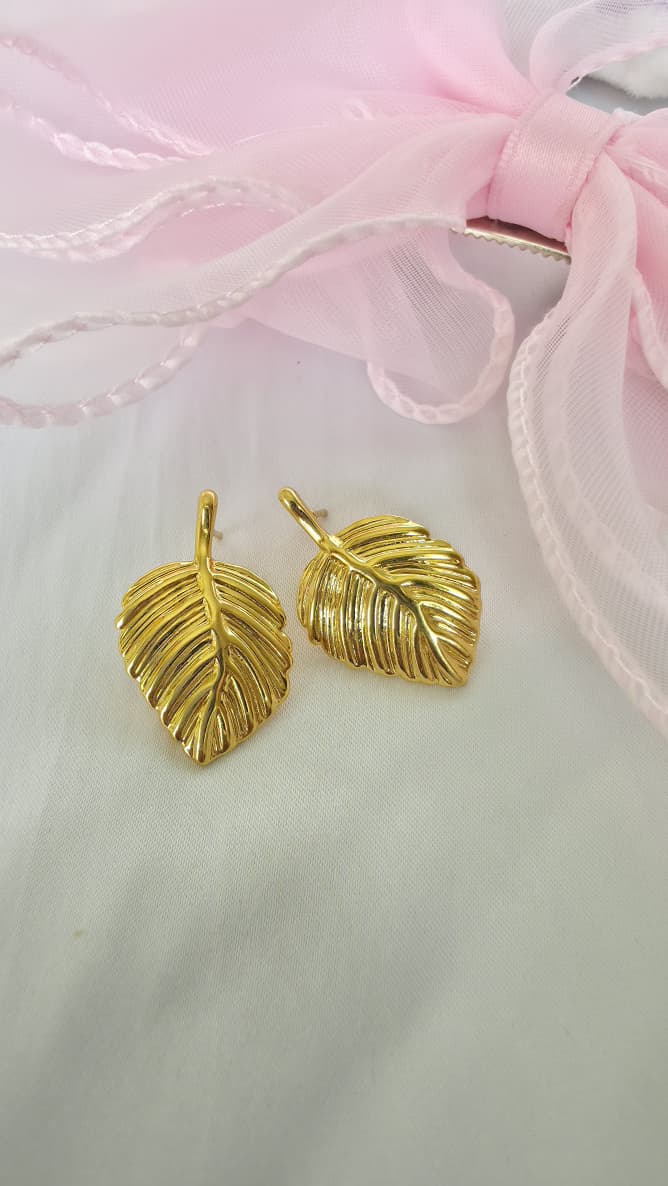 Golden Vein Studs