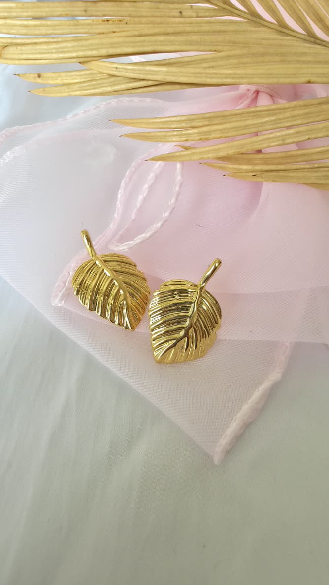 Golden Vein Studs