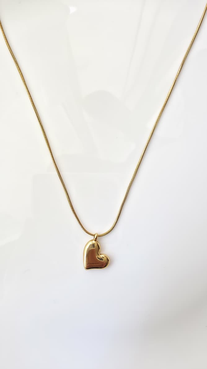 Elegant Minimalistic Heart Pendant Necklace