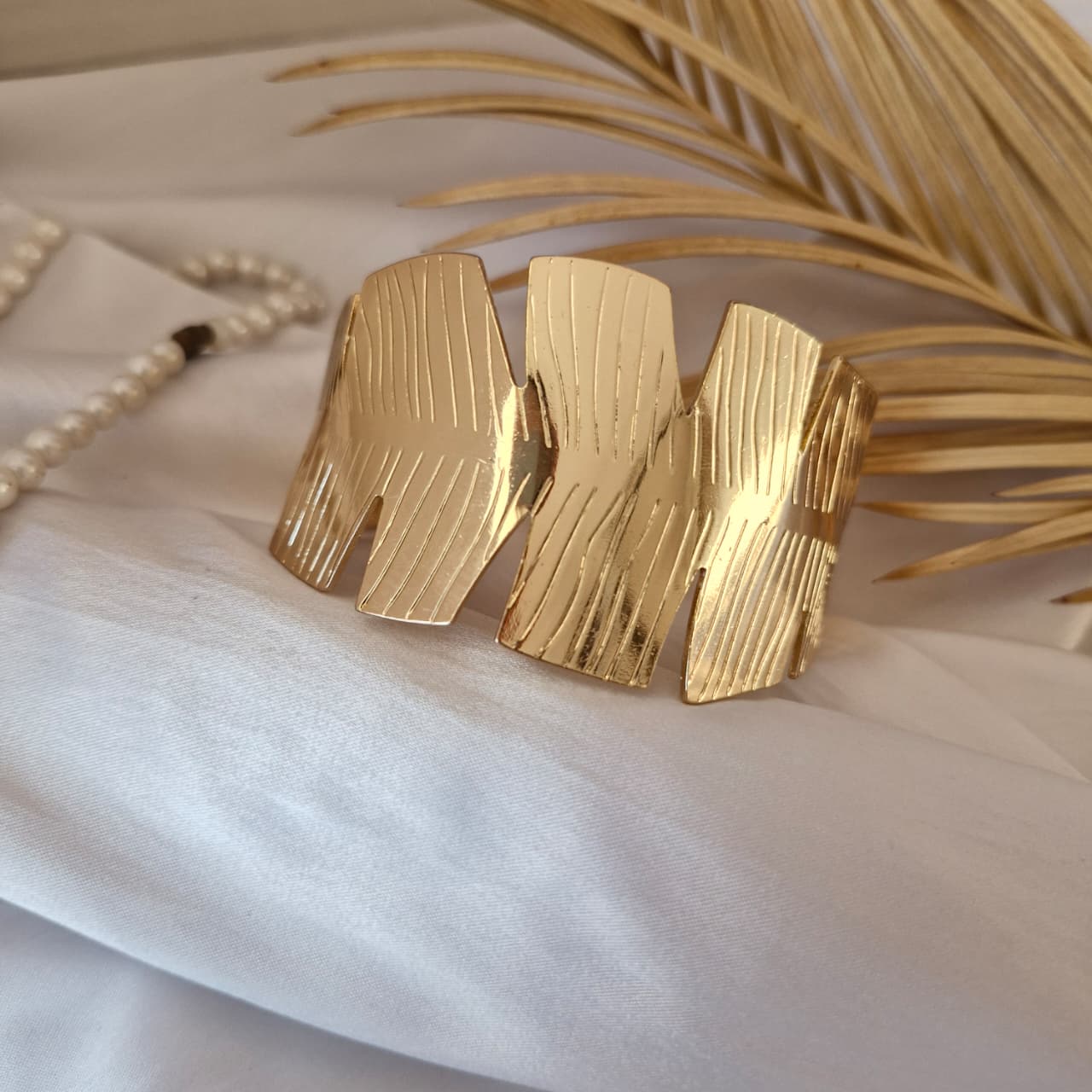 The Linear Palm Cuff