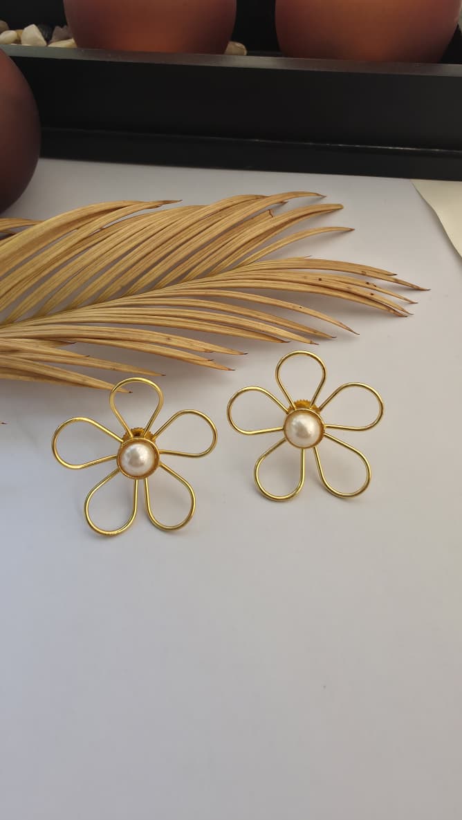 Gold Flower Pearl Earrings