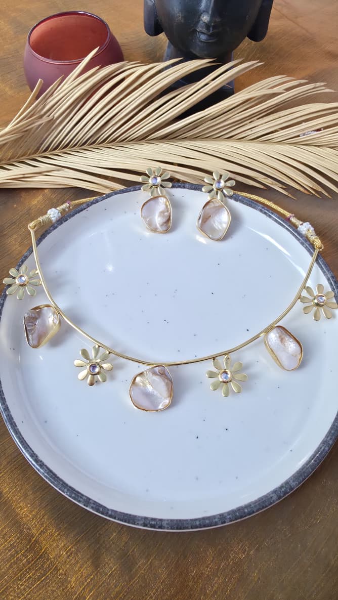 Floral Mother of Pearl Necklace Set