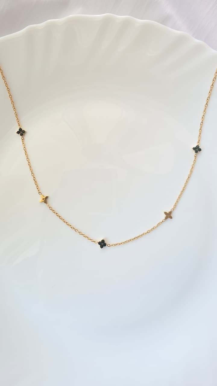 Dainty Clover Necklace
