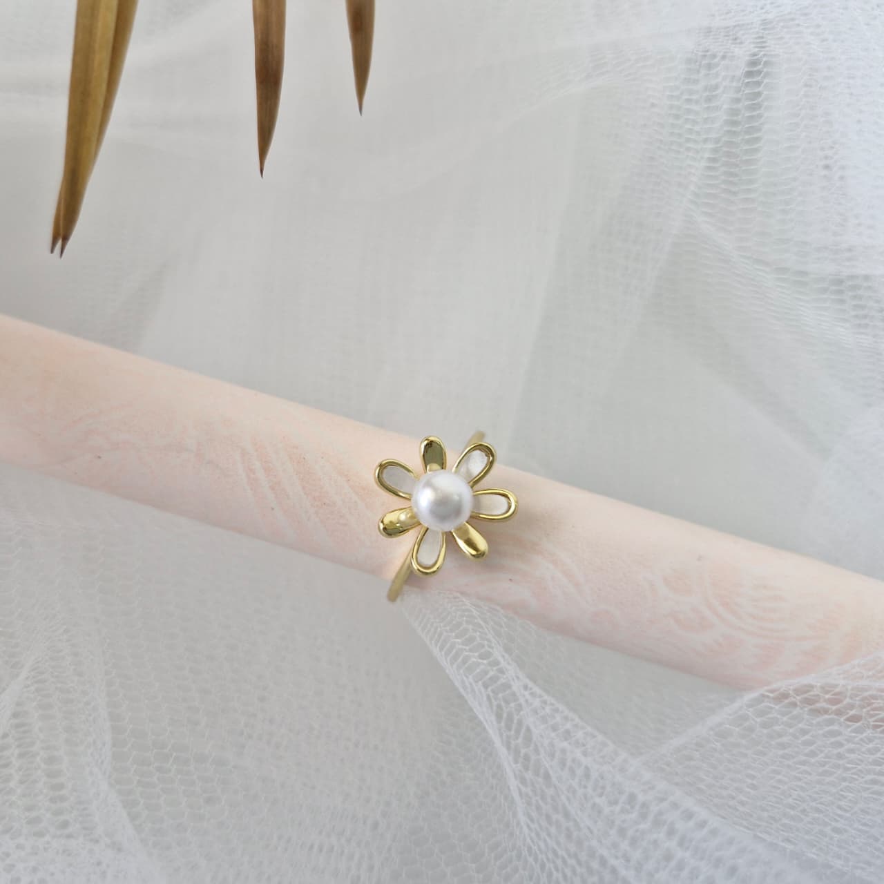Gold Daisy Pearl Ring