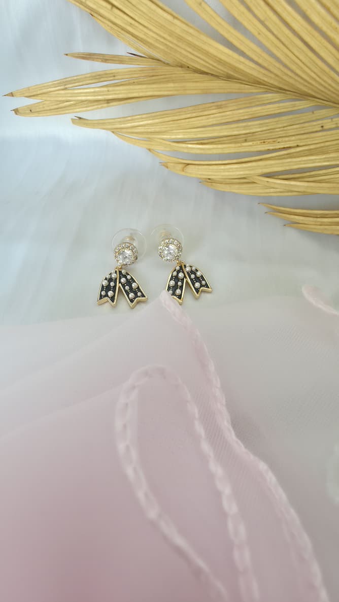 Starlight Pearl Ribbon Studs