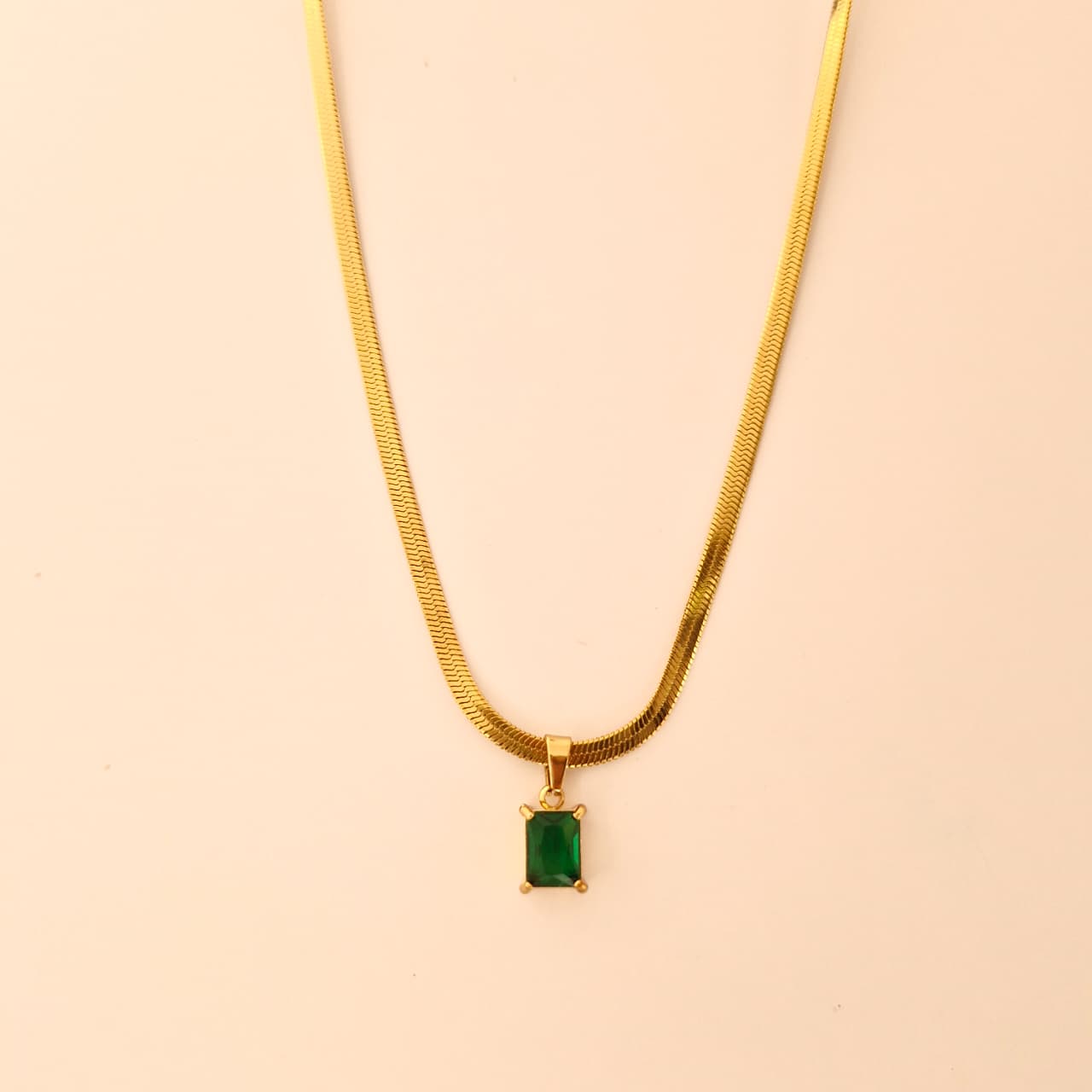 Elegant Gold Necklace with Green Gemstone Pendant