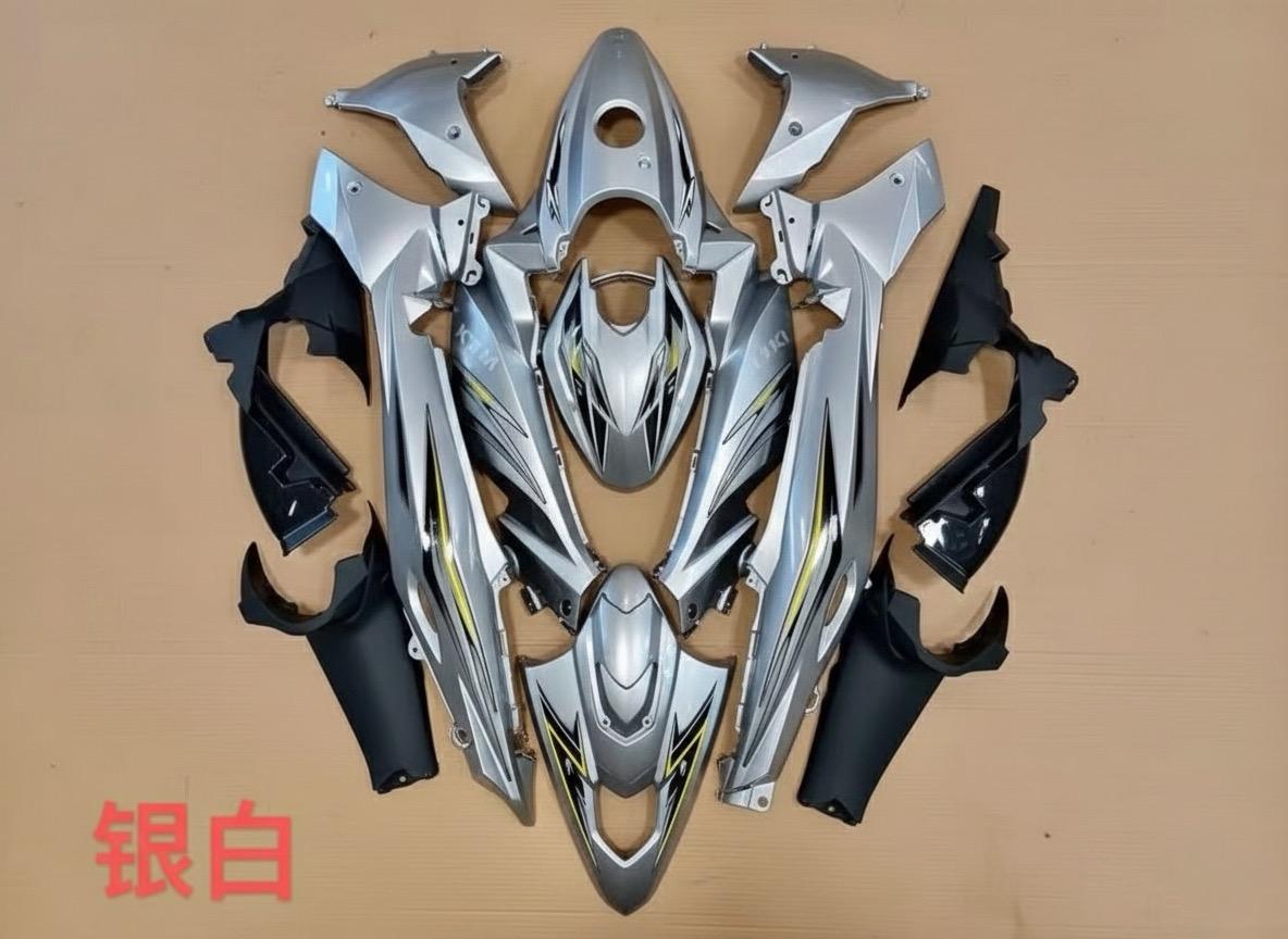 Carénages de moto en argent