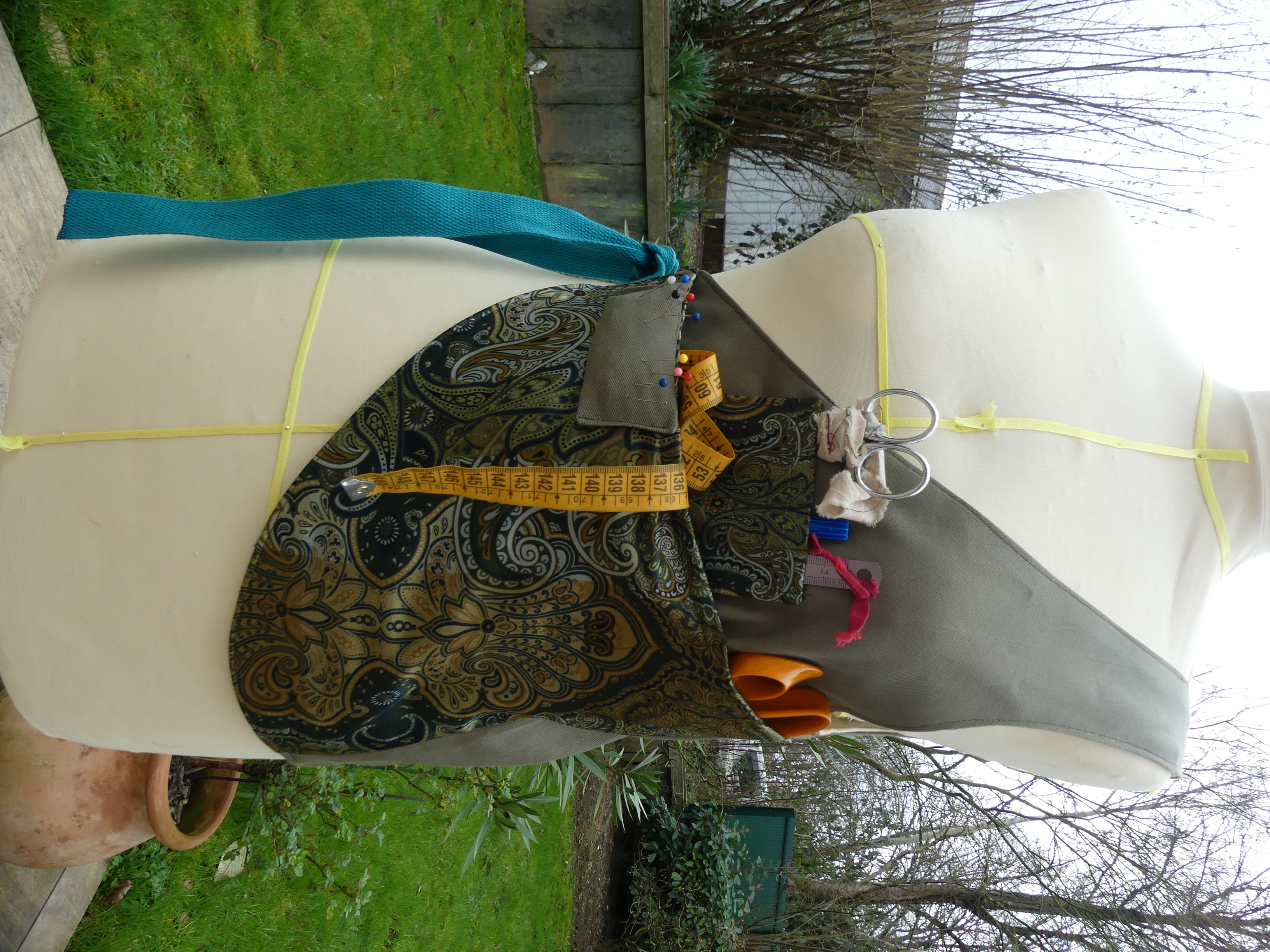 Tablier de couture multifonction