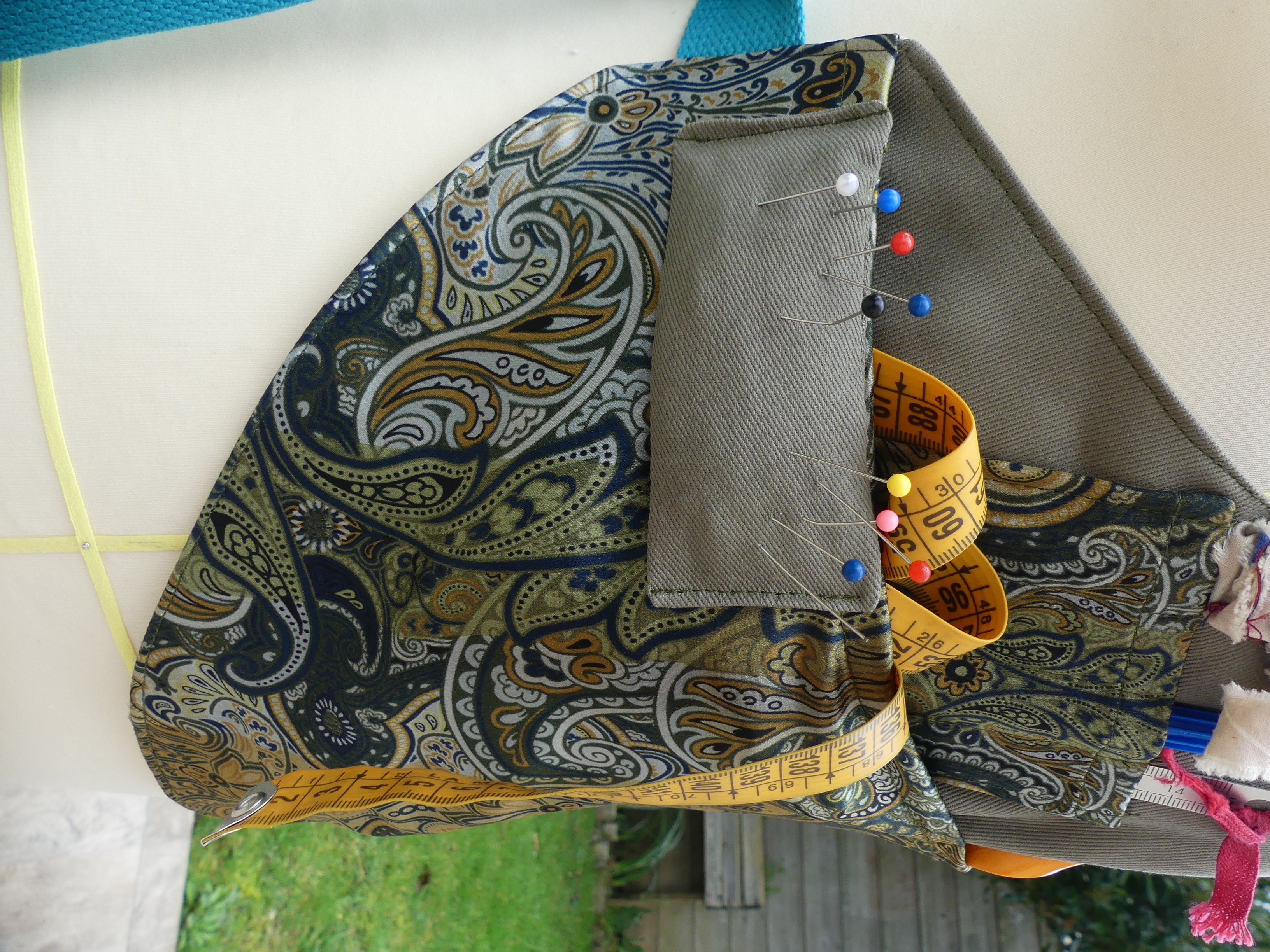 Tablier de couture multifonction