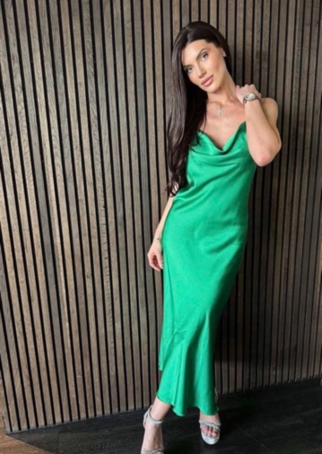 SILK SILVER MIDI ŽALIA, ROŽINĖ, JUODA, NUDE