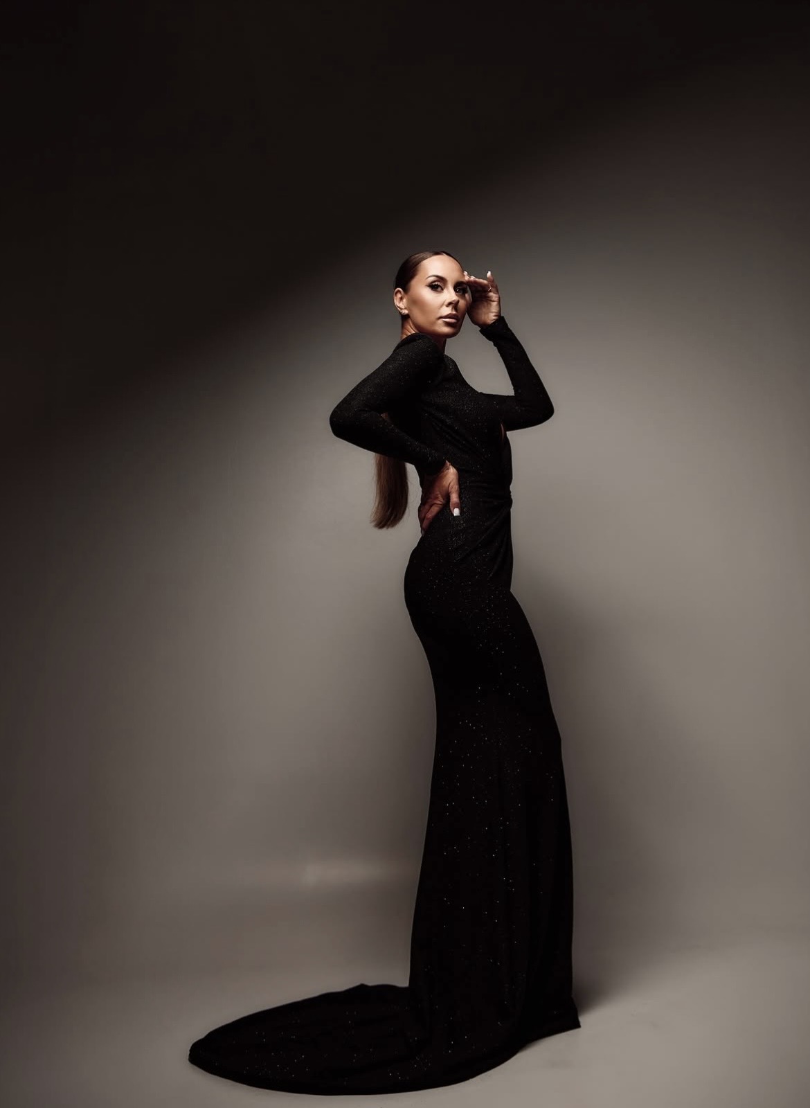 V-NECK MAXI WITH GLOVES