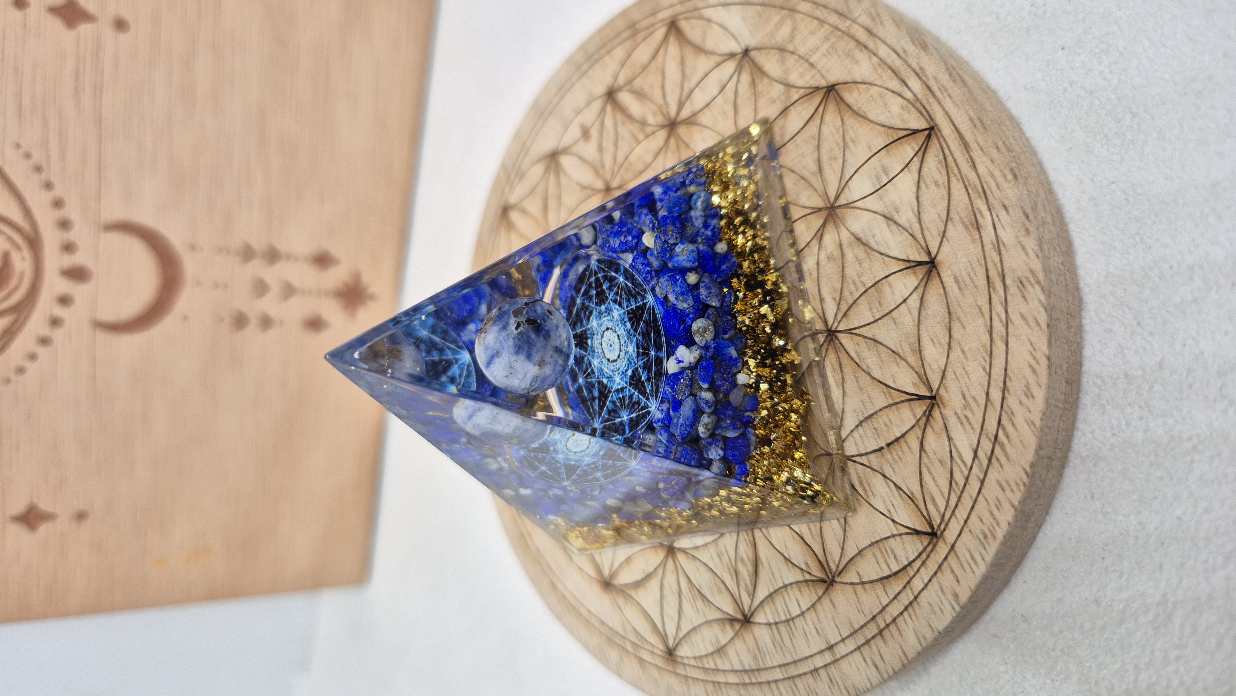 Pyramide Orgonite Lapis Lazuli
