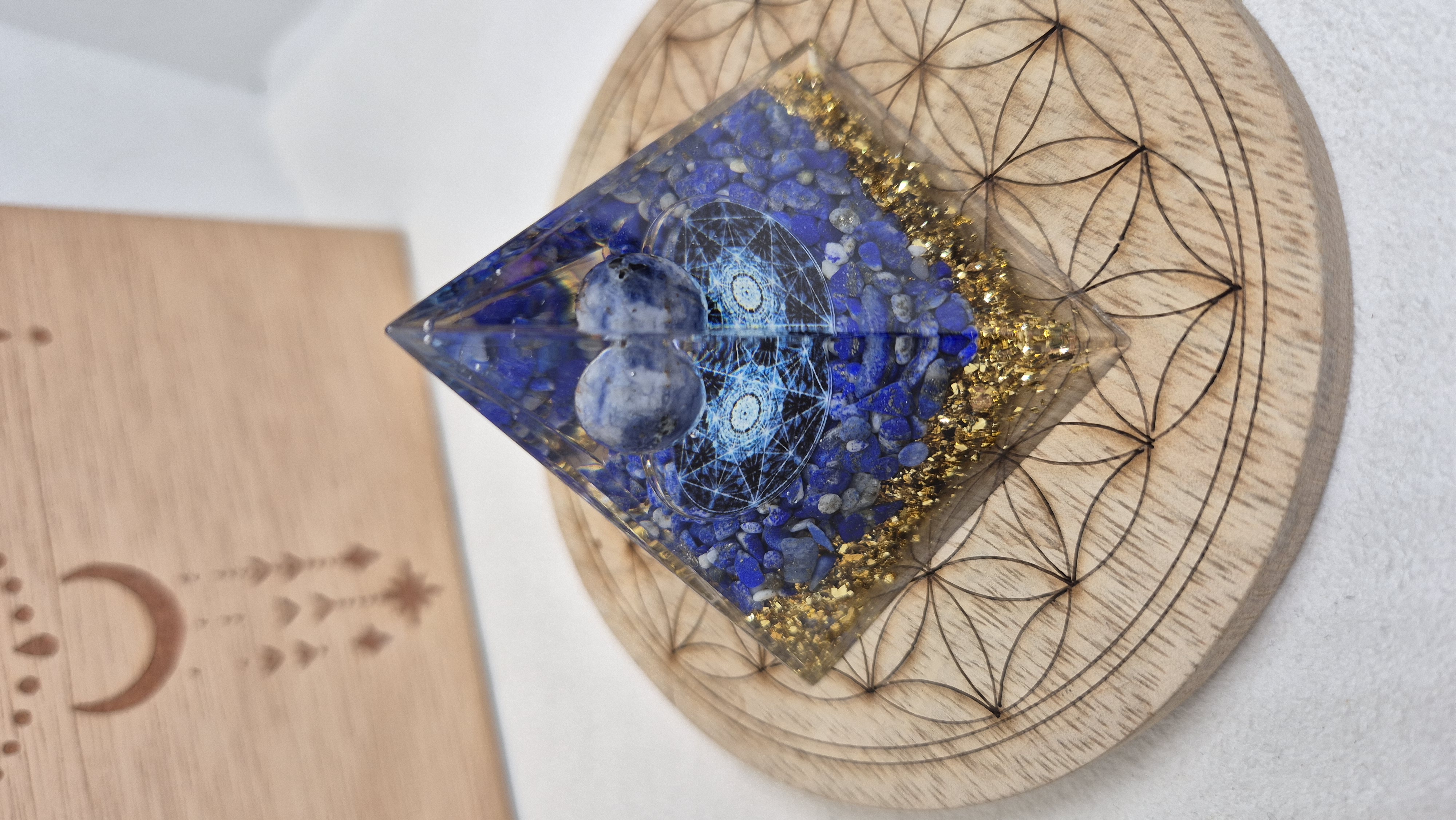 Pyramide Orgonite Lapis Lazuli