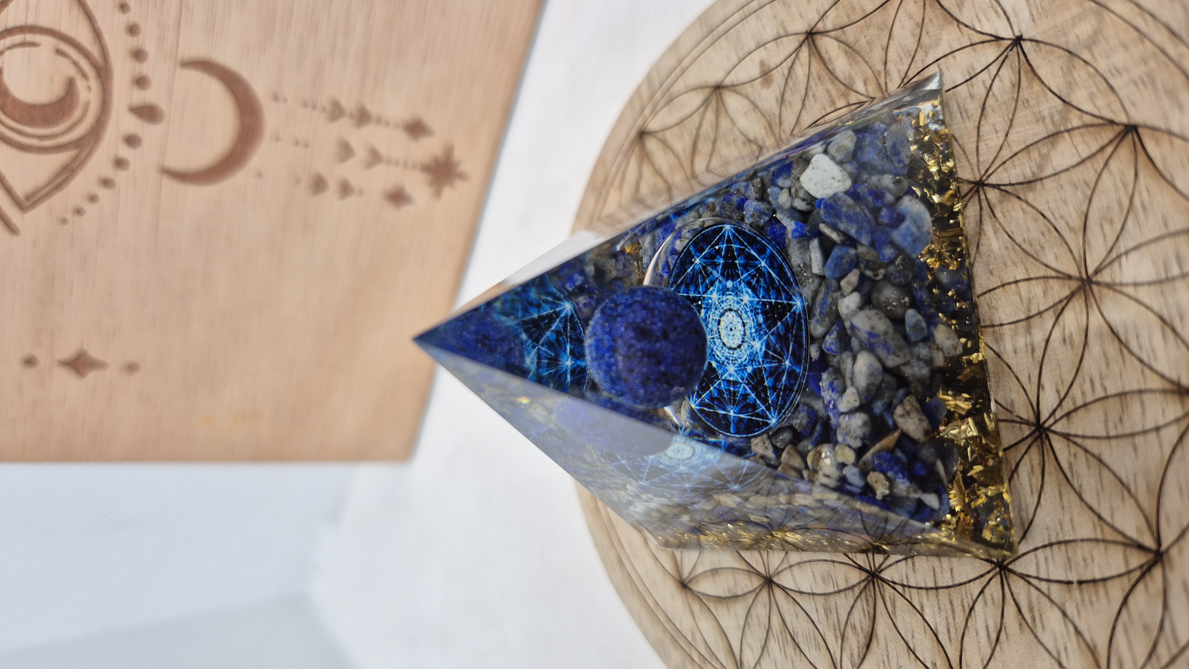 Pyramide Orgonite Lapis Lazuli