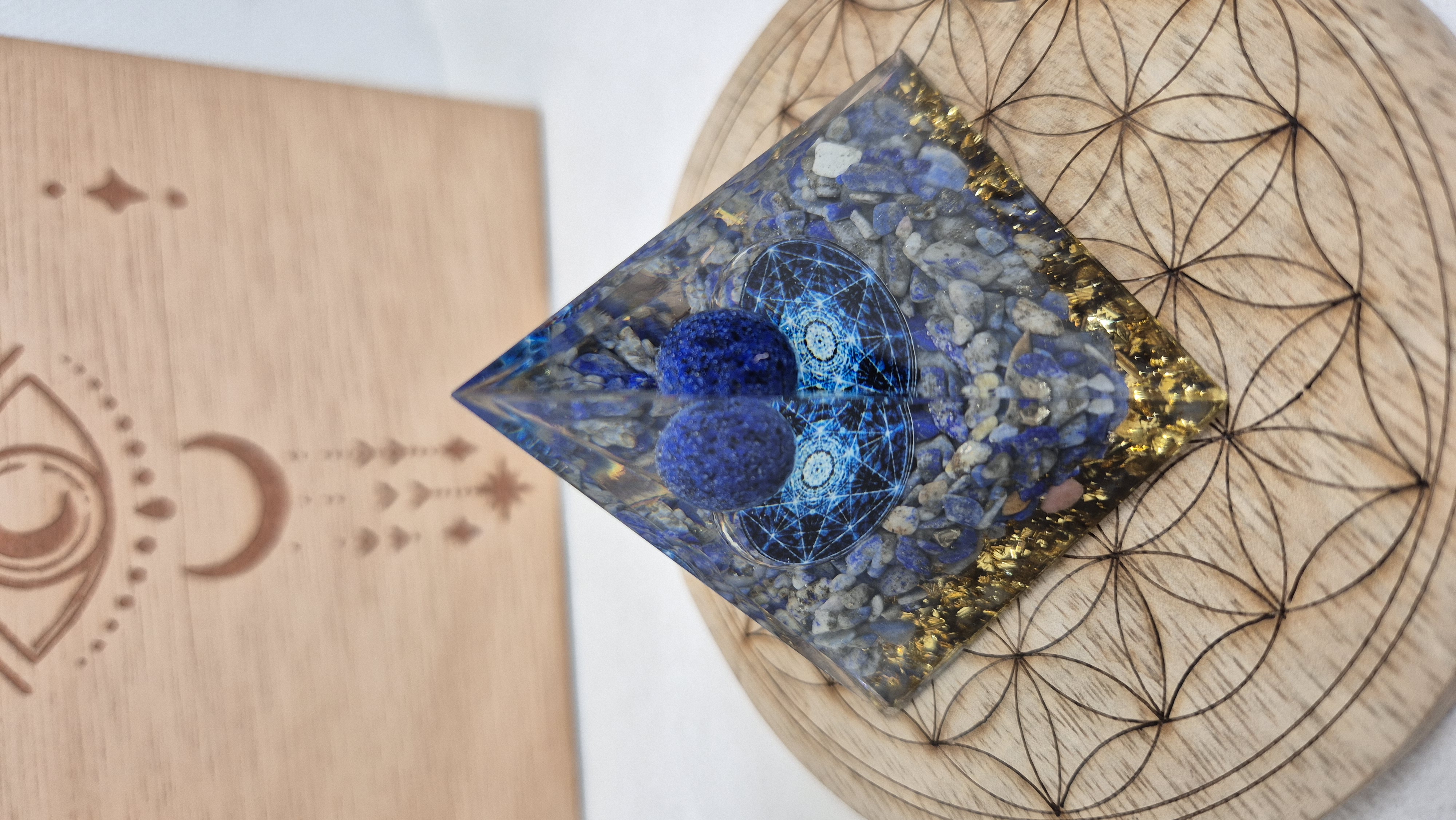 Pyramide Orgonite Lapis Lazuli