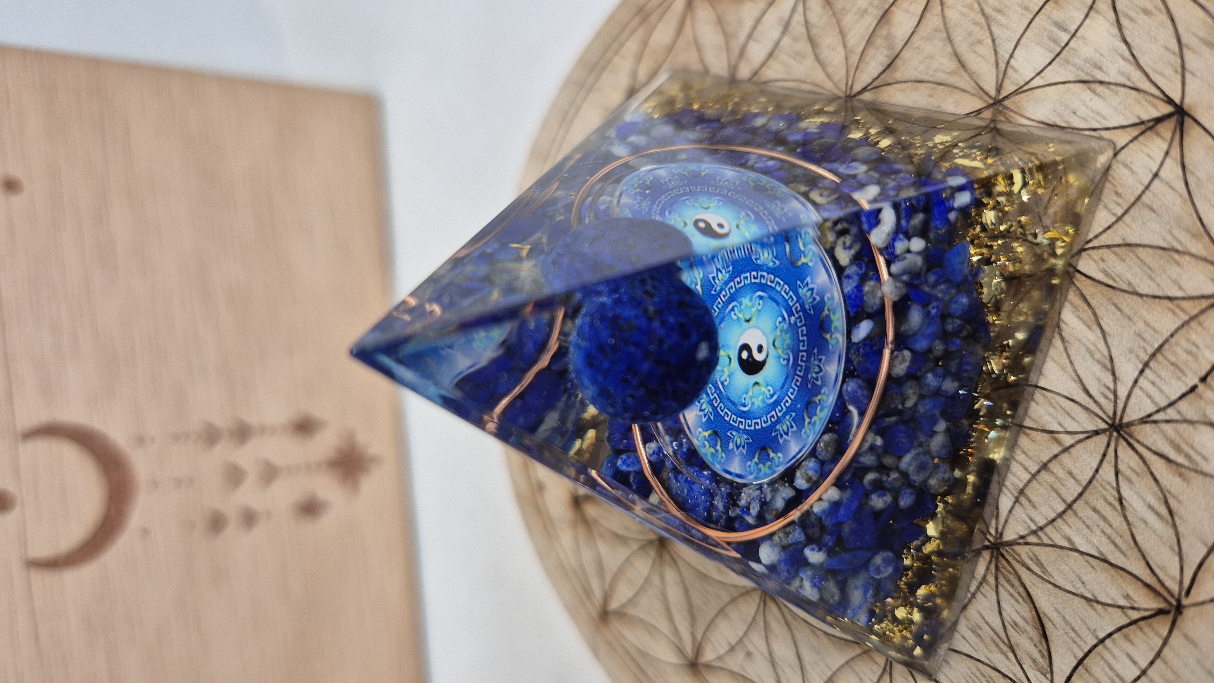 Pyramide Orgonite Lapis Lazuli