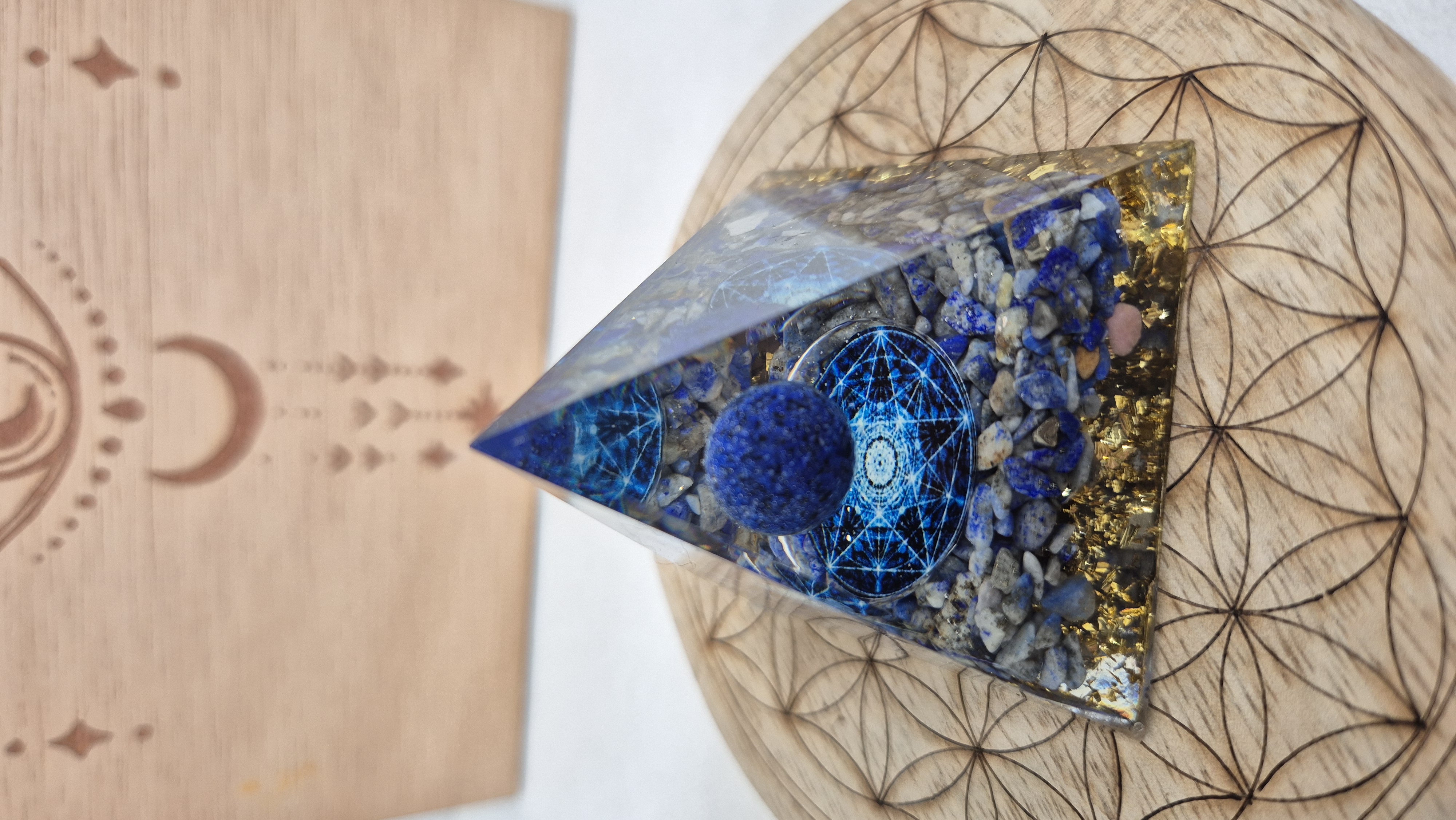Pyramide Orgonite Lapis Lazuli