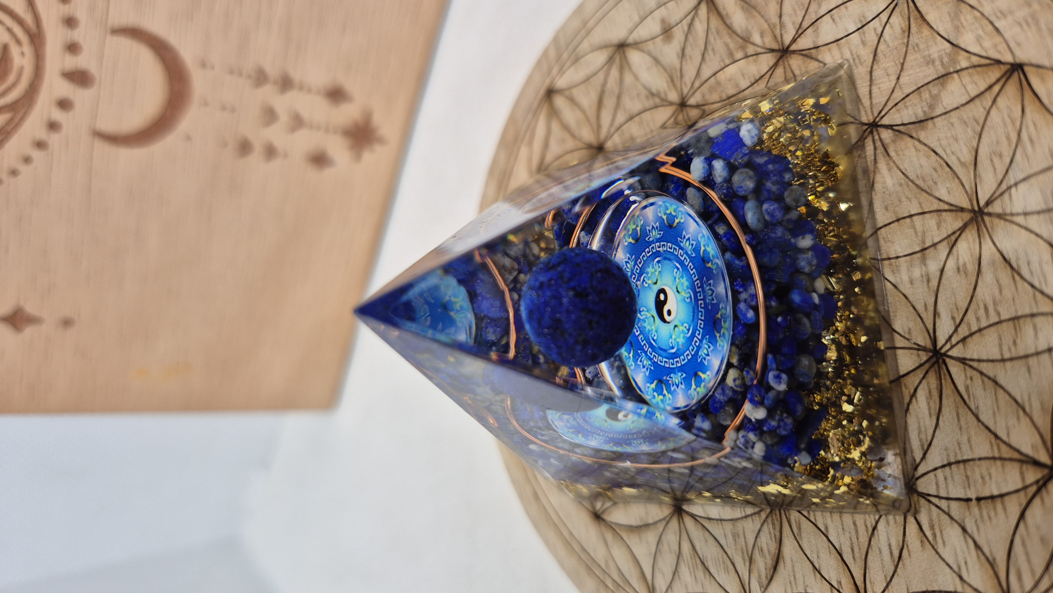 Pyramide Orgonite Lapis Lazuli