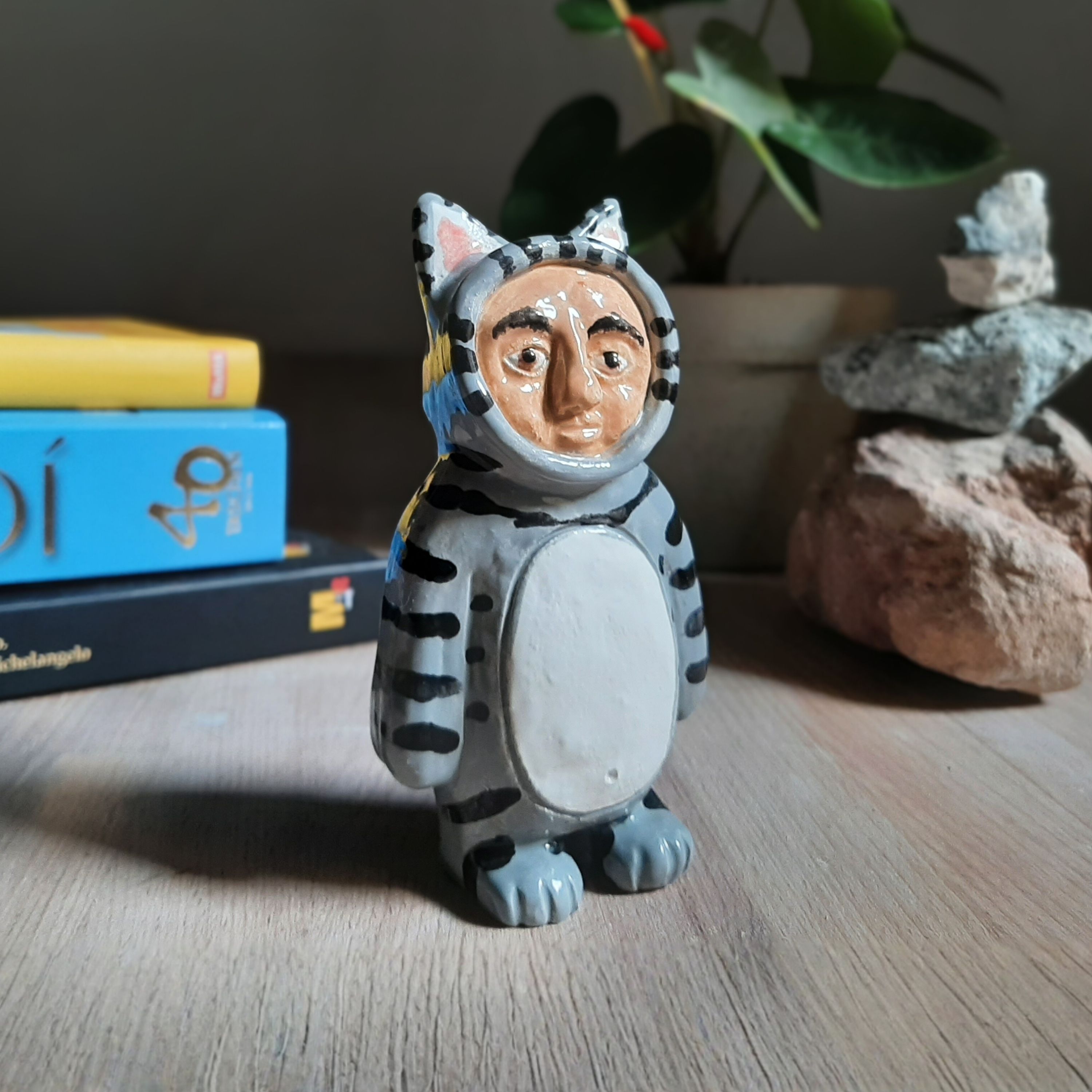 Ceramic Figurine Tabby Cat for Handmade Home Decoration Ceramic Statue Art Sculpture Gift for Cat lover Office Decor Cubicle Cat Decoration