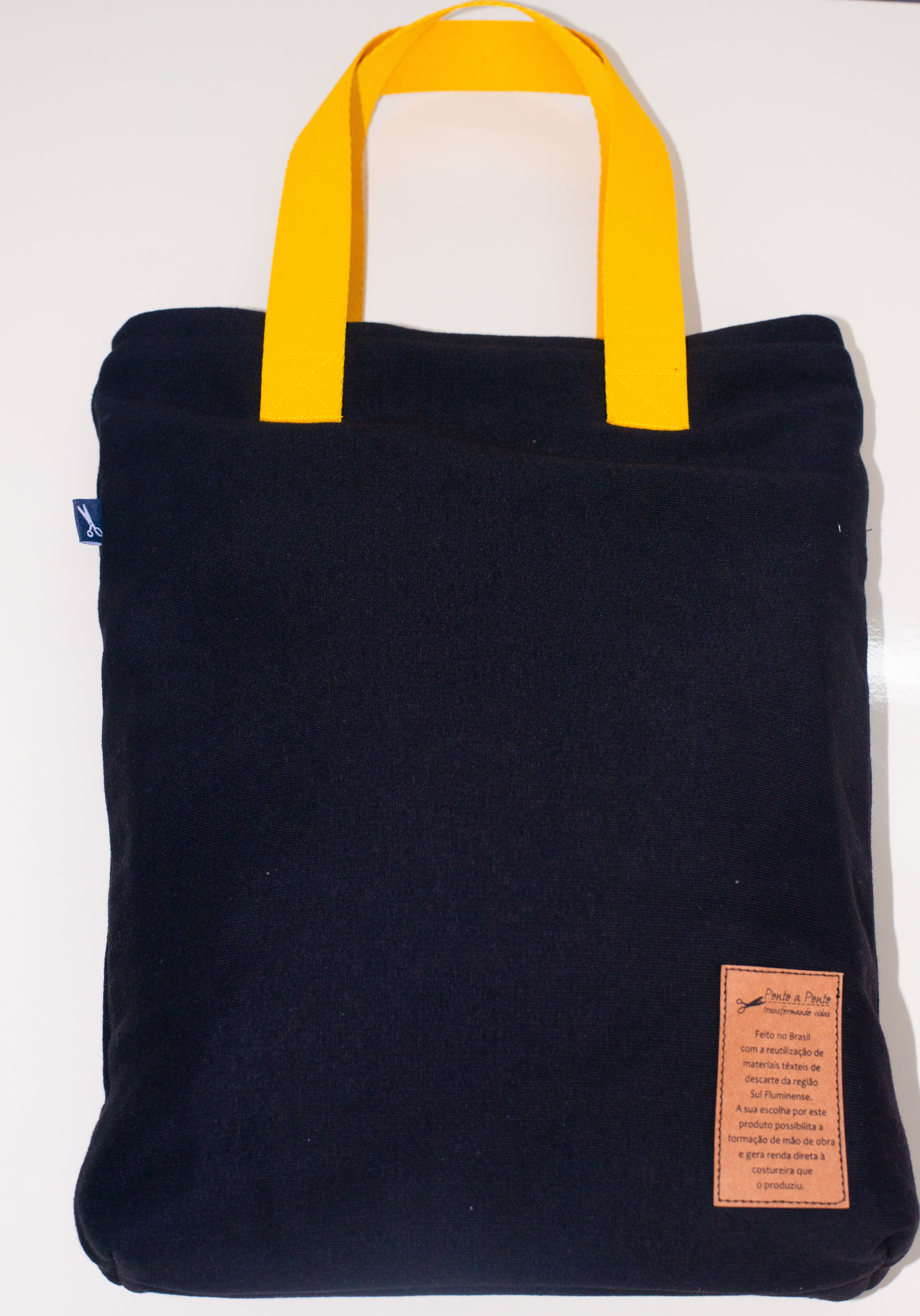 👜 Bolsa Sustentável Handmade cor preta com alça amarela