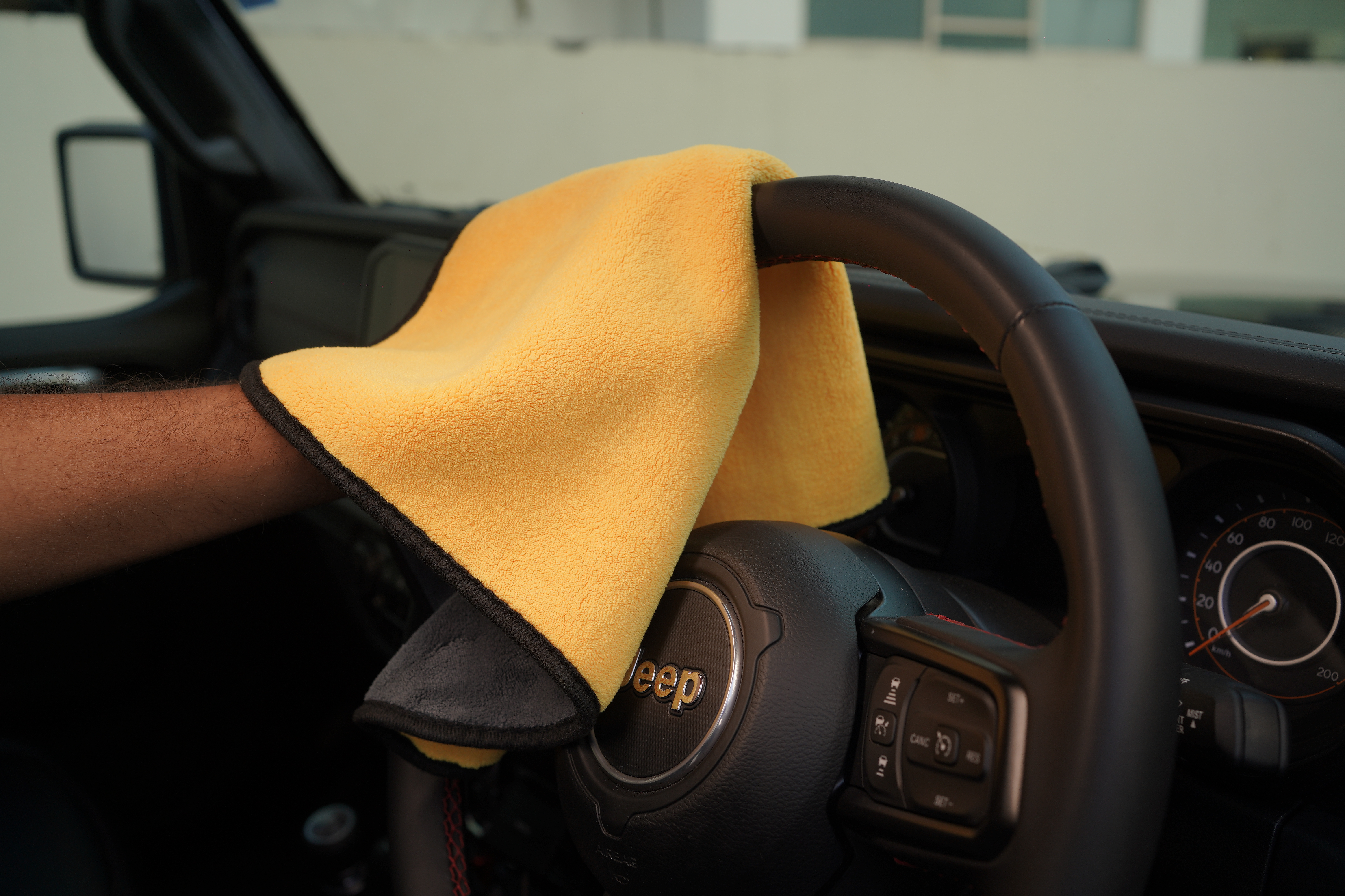 MakerX 800 GSM Professional Microfiber Car Towel (40×40 cm)