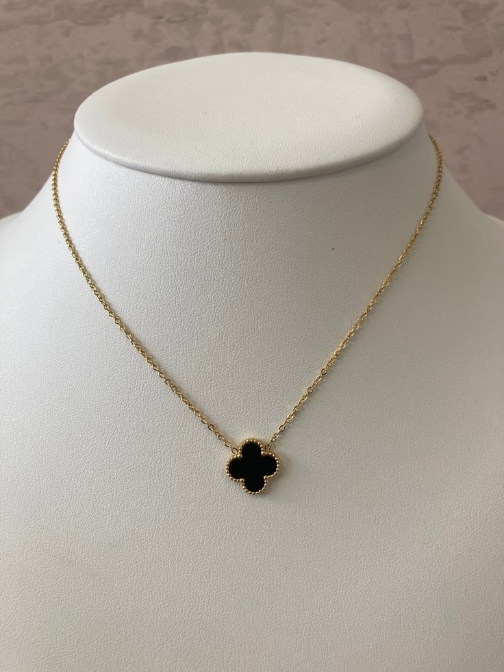 Collar de trébol negro oro