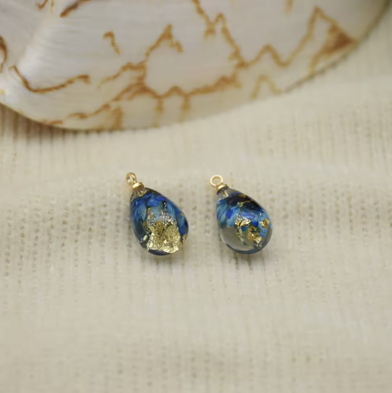 Dried flower resin pendant ( 1 pc ) C1003