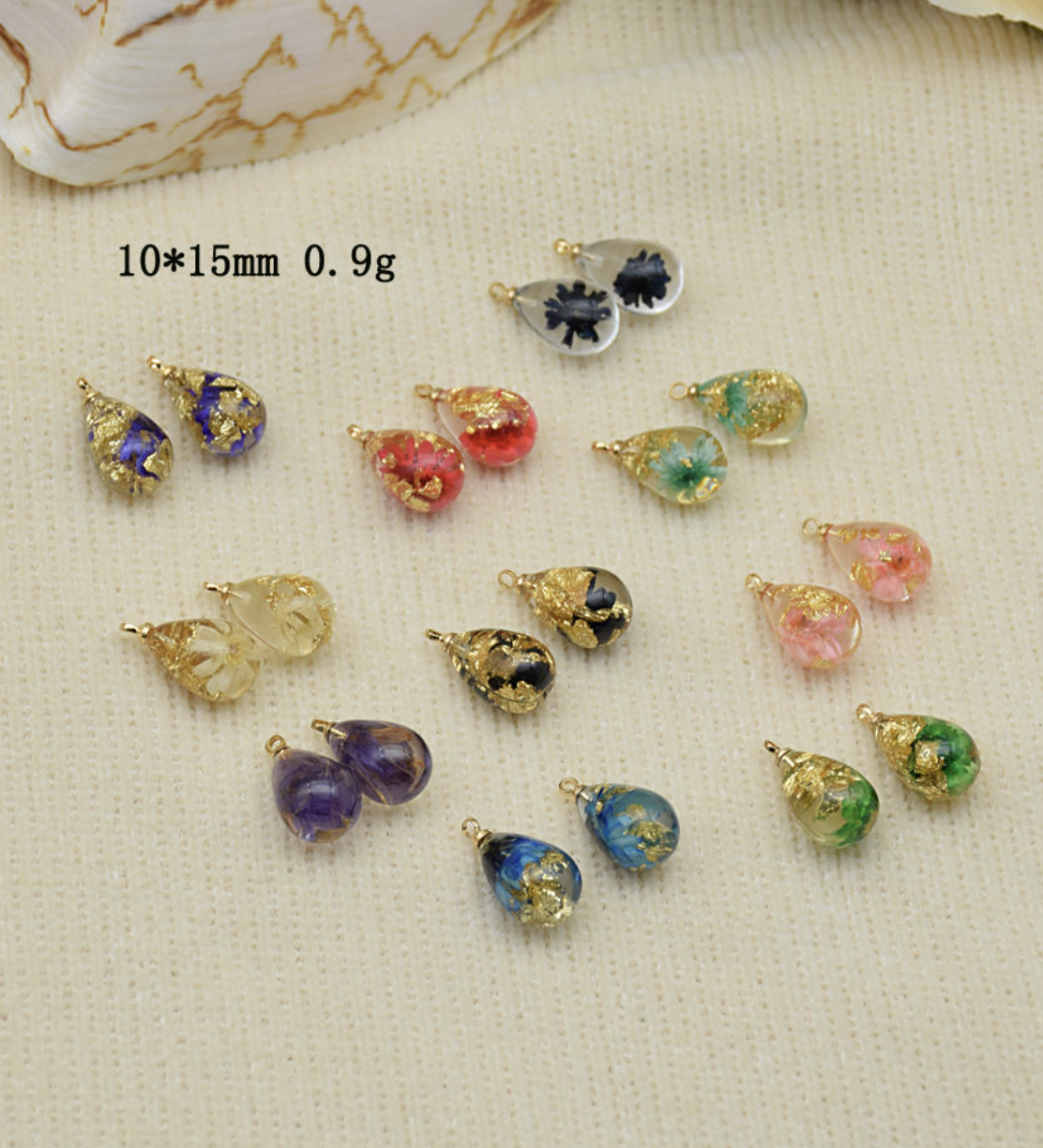 Dried flower resin pendant ( 1 pc ) C1003