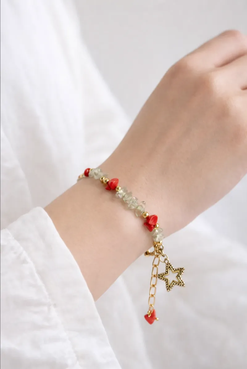 Elegant bracelet with star charm