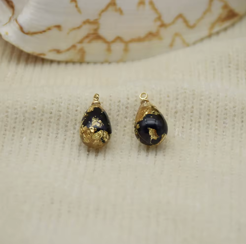 Dried flower resin pendant ( 1 pc ) C1004